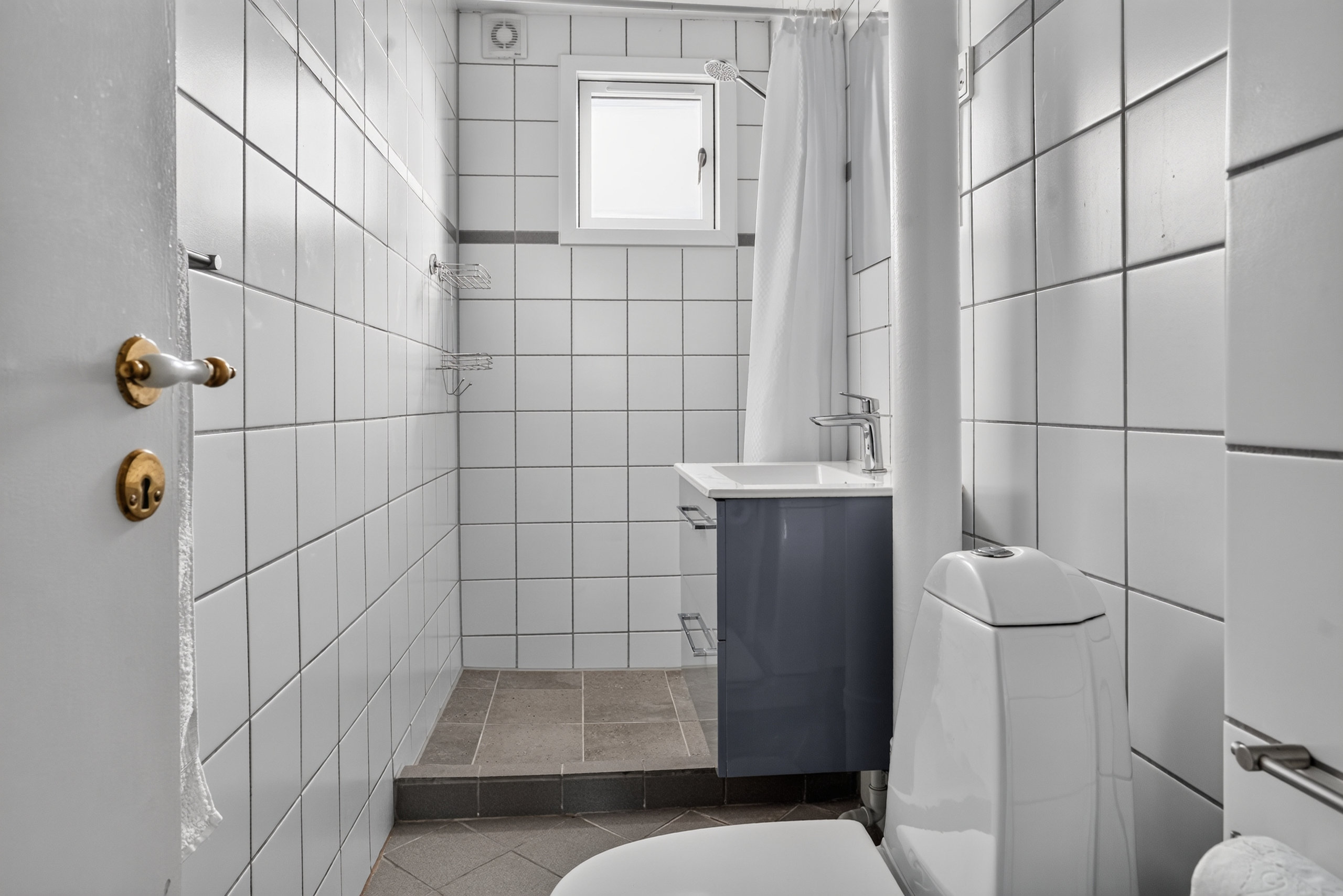 Fremhævet badeværelse billede i fuldskærmstilstand. Billede af Vangedevej 222A, 4. tv., 2870 Dyssegård