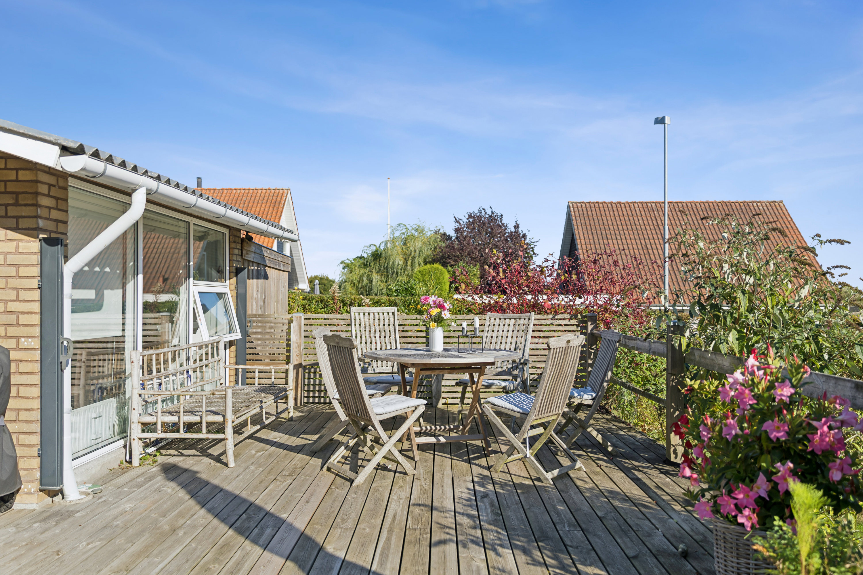 Fremhævet terrasse billede i fuldskærmstilstand. Billede af Safirvej 10, 8541 Skødstrup