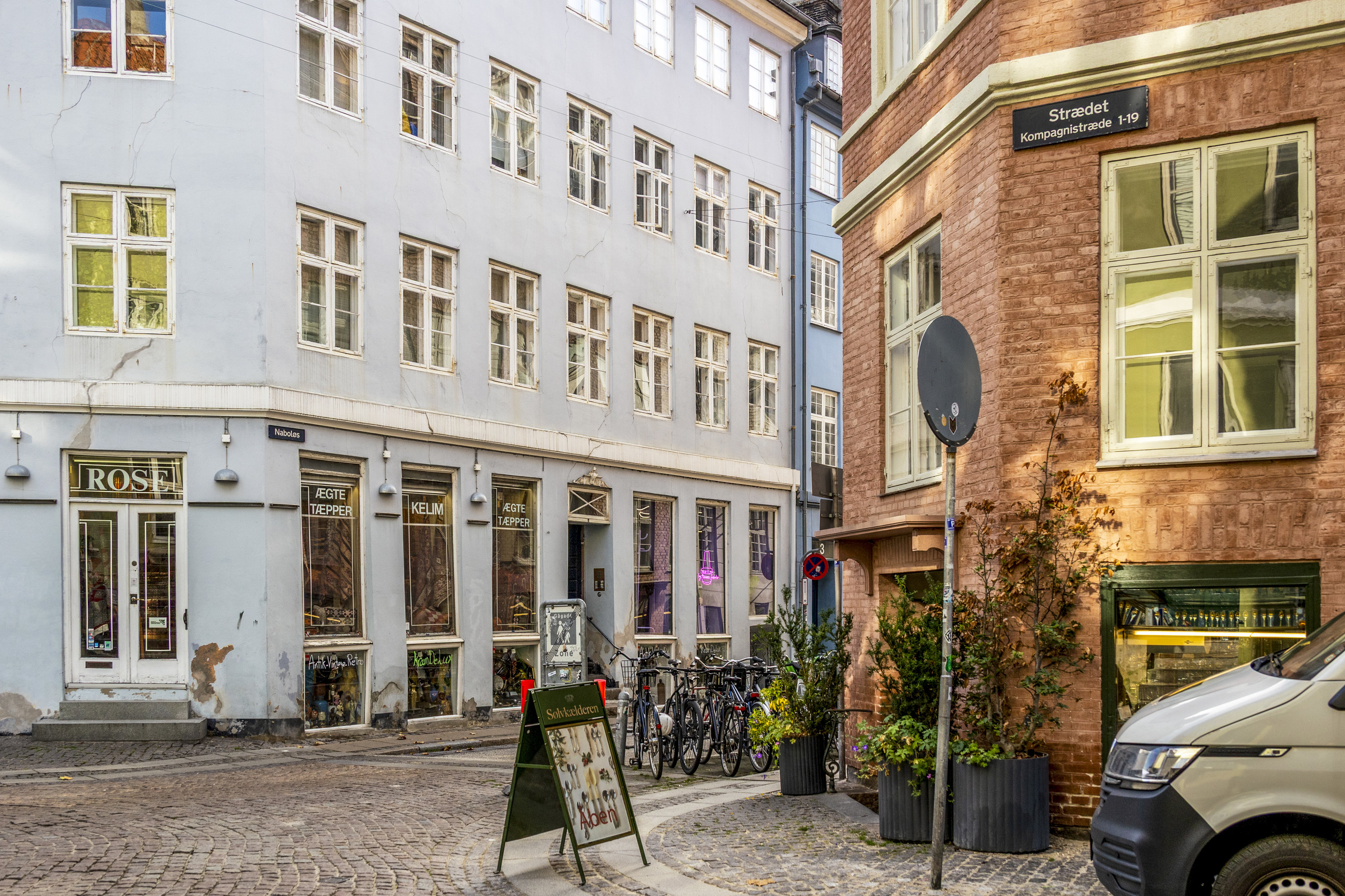 Fremhævet  billede i fuldskærmstilstand. Billede af Naboløs 1, 2. tv., 1206 København K