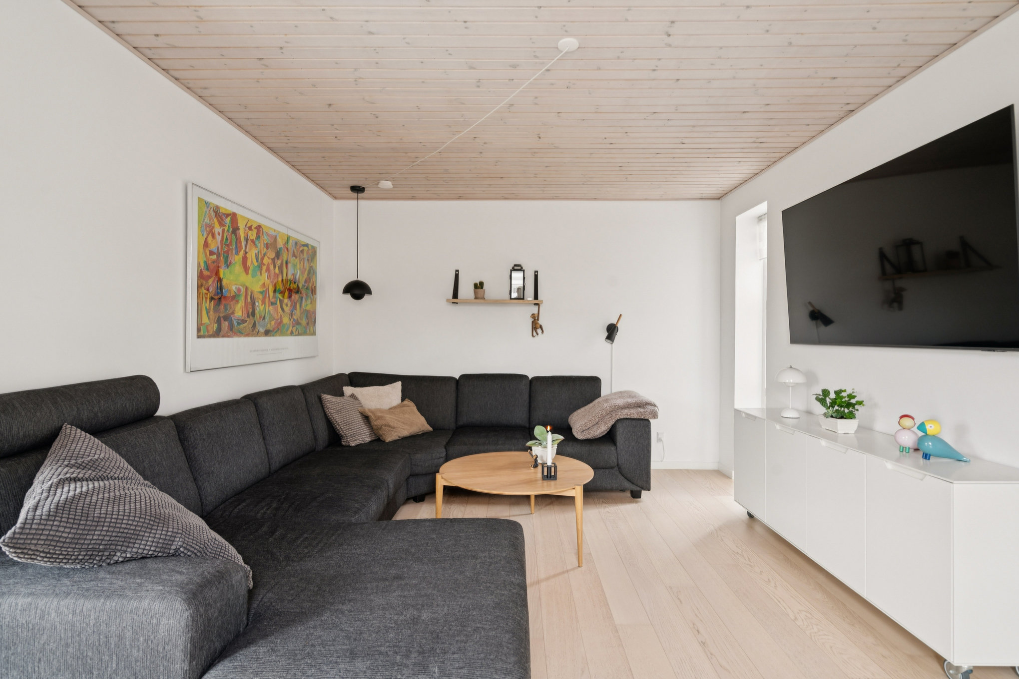 Fremhævet stue billede i fuldskærmstilstand. Billede af Niels Bruusvej 10, 8981 Spentrup