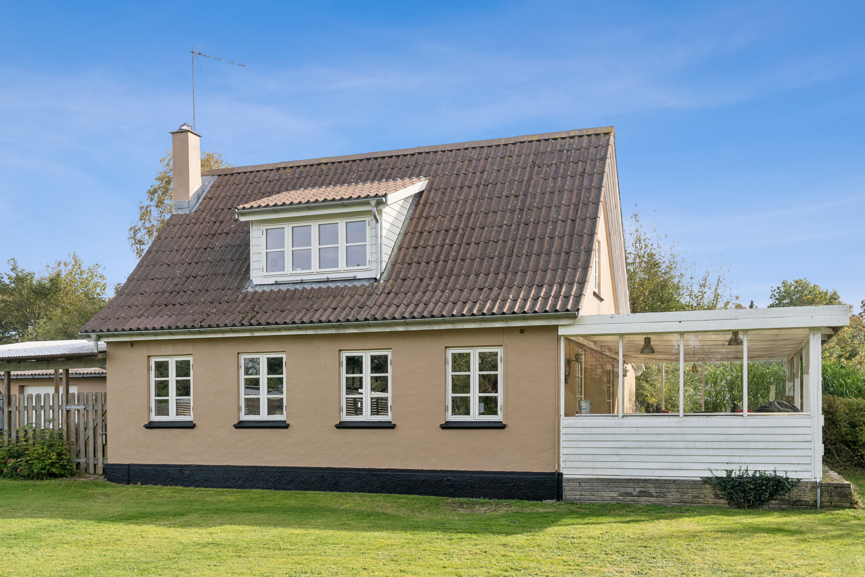 Fremhævet set fra haven billede i fuldskærmstilstand. Billede af Høve Stræde 54, Høve, 4550 Asnæs
