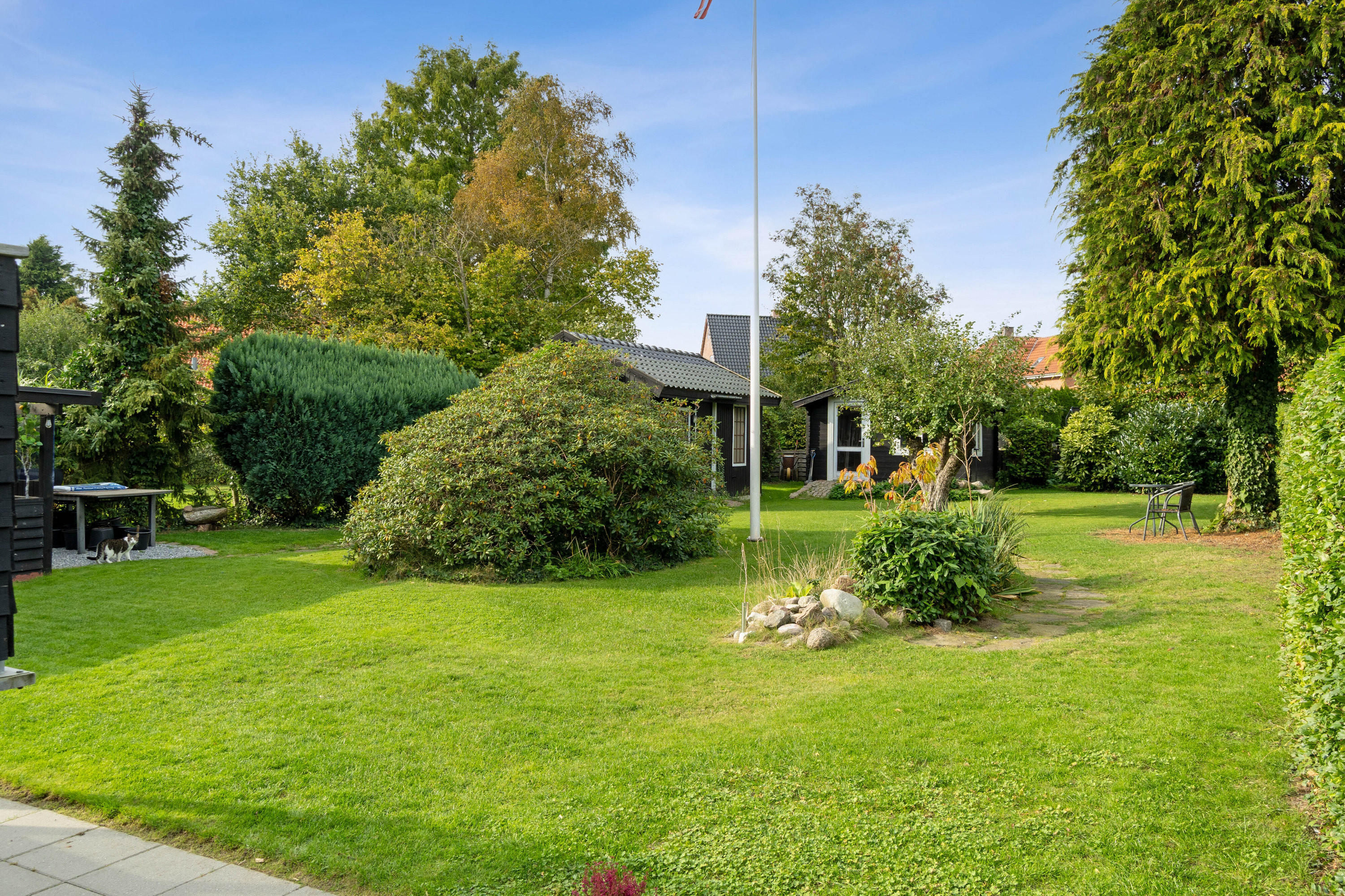 Fremhævet set fra haven billede i fuldskærmstilstand. Billede af Køgevej 21, 4700 Næstved