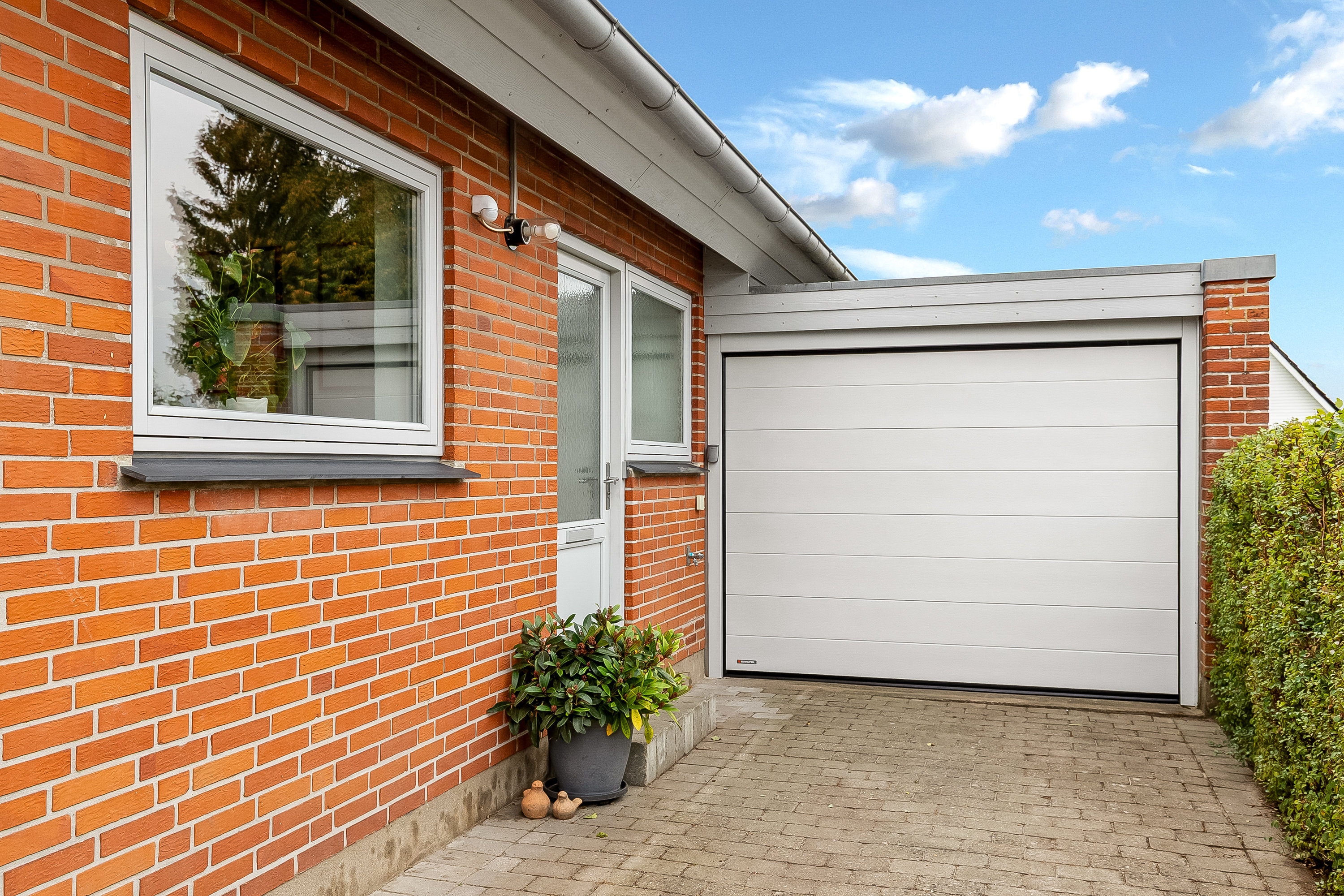 Fremhævet garage billede i fuldskærmstilstand. Billede af Mosegårdsvej 10, Bramdrupdam, 6000 Kolding