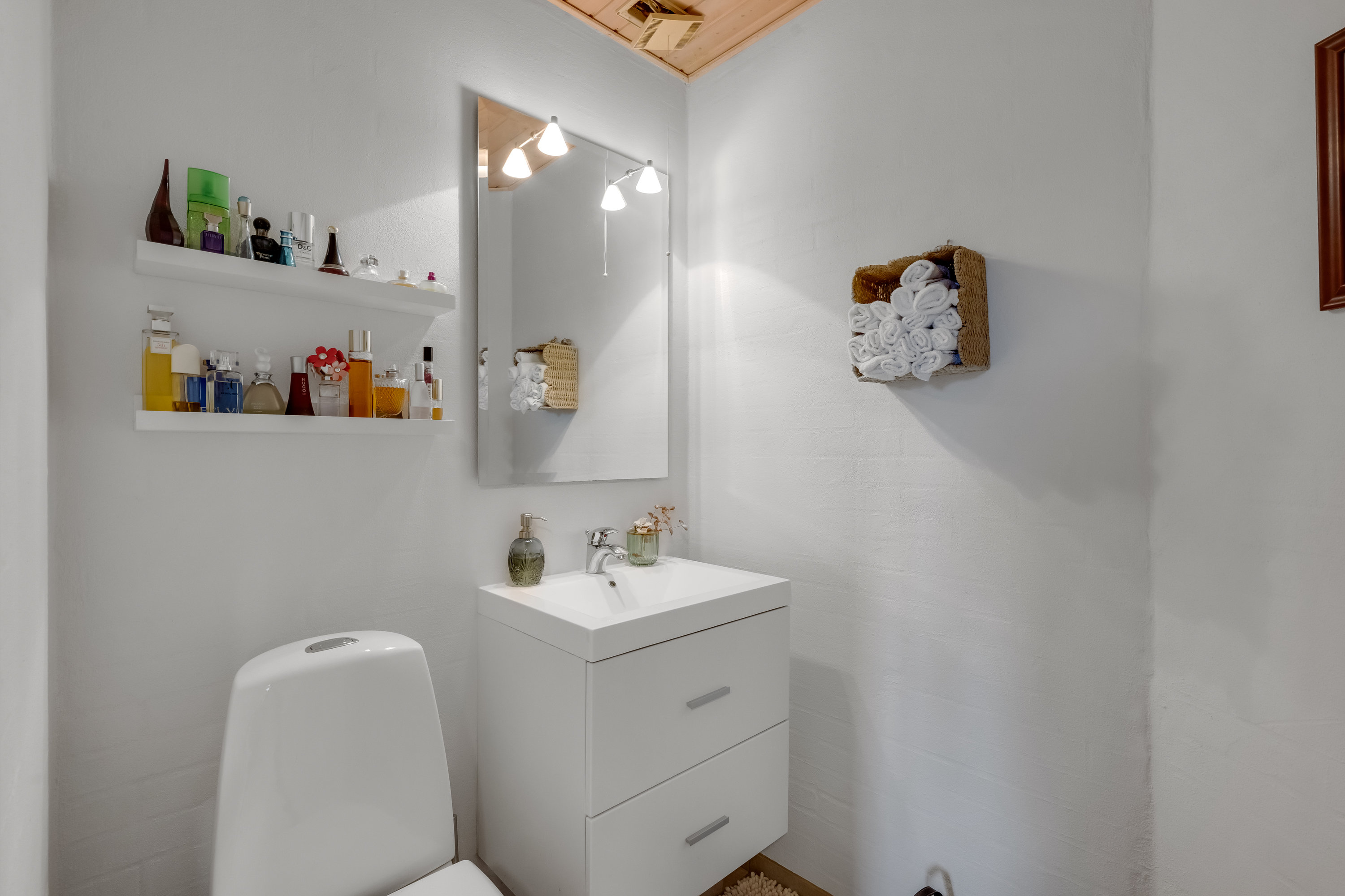 Fremhævet toilet billede i fuldskærmstilstand. Billede af Grønagervej 4, Stauning, 6900 Skjern