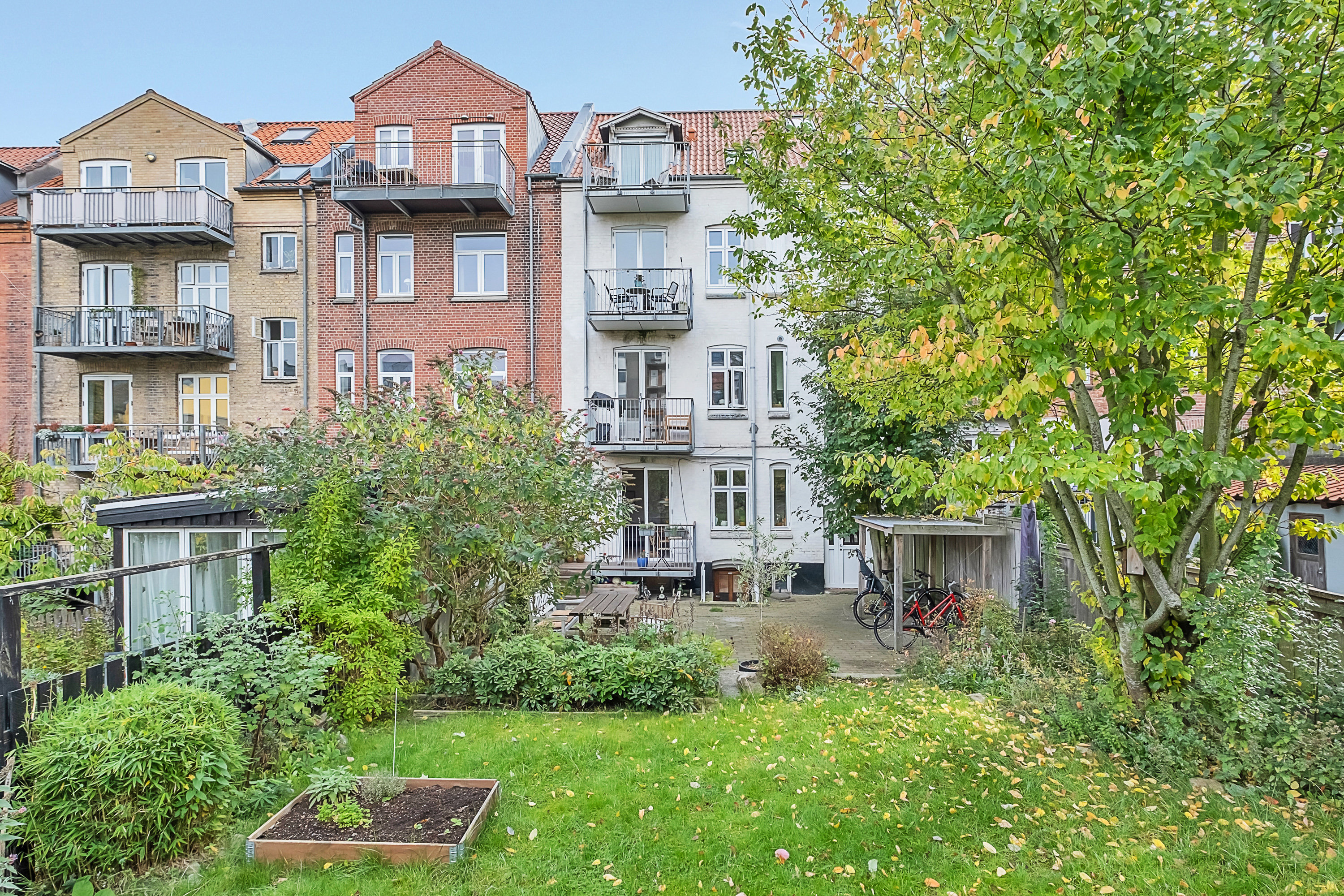 Fremhævet gårdmiljø billede i fuldskærmstilstand. Billede af St.St. Blichers Gade 22, st., 8000 Aarhus C