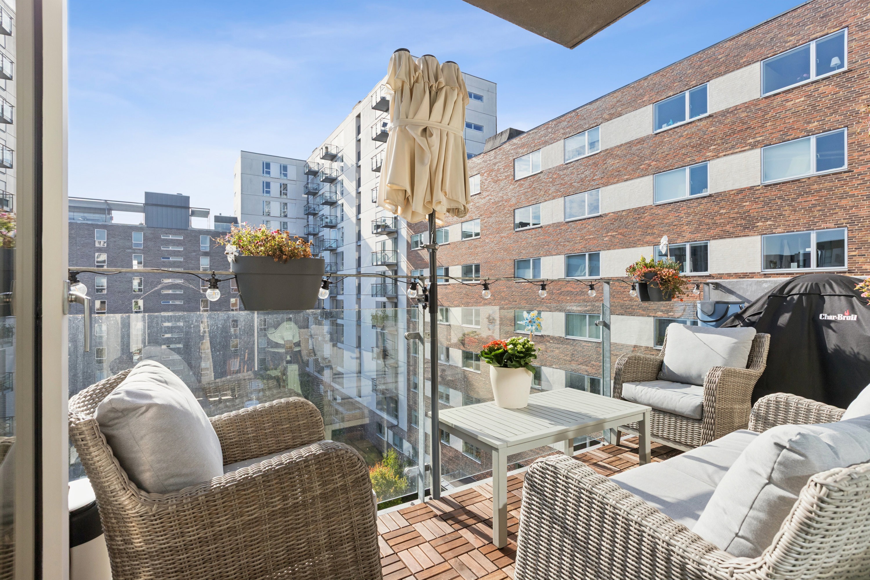 Fremhævet terrasse billede i fuldskærmstilstand. Billede af C.F. Møllers Allé 2A, 5. th., 2300 København S