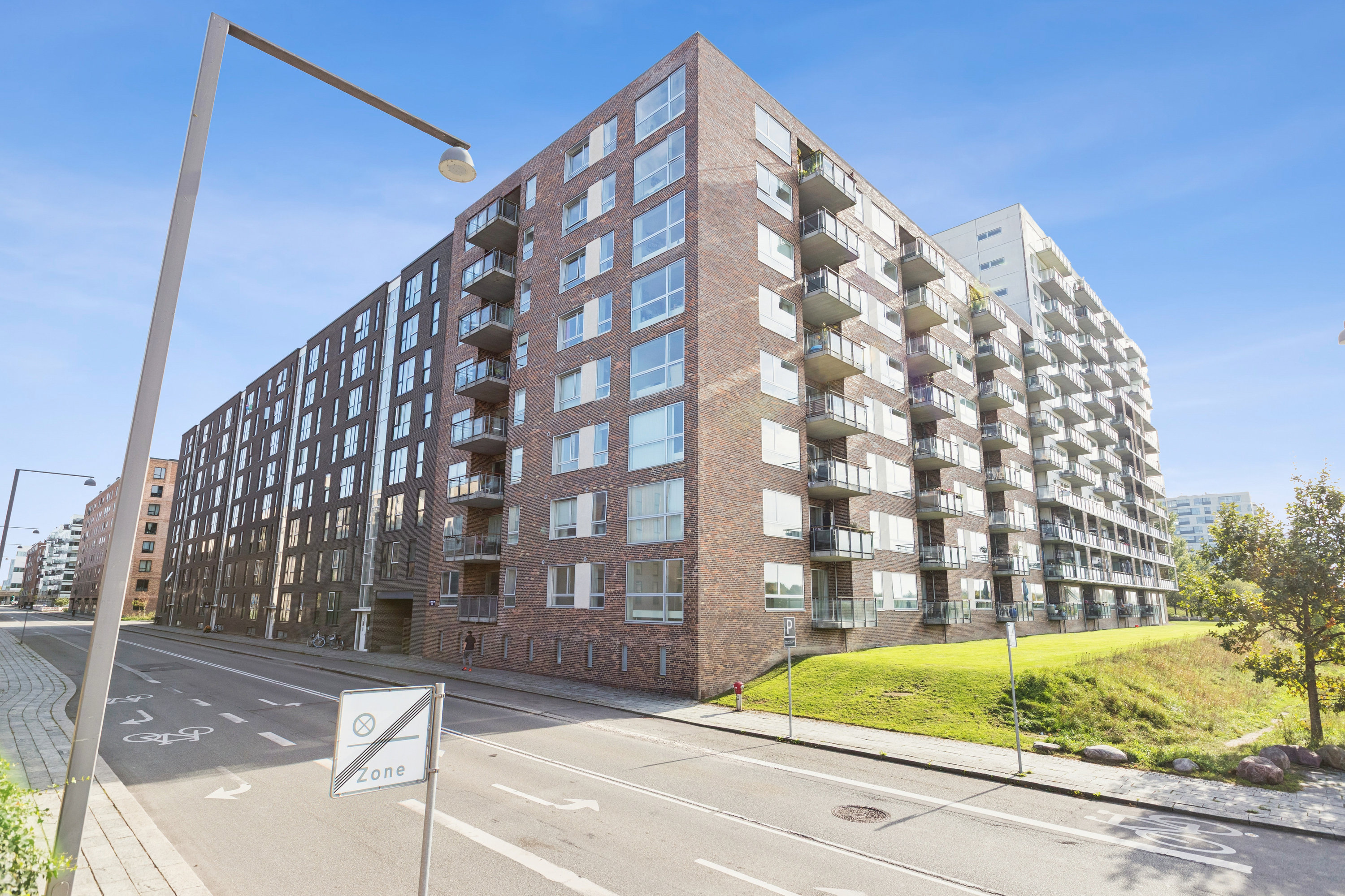Fremhævet andet billede i fuldskærmstilstand. Billede af C.F. Møllers Allé 2A, 5. th., 2300 København S