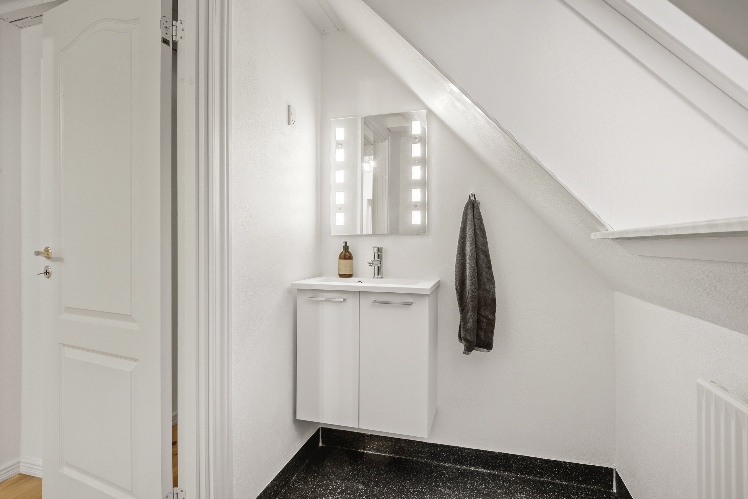 Fremhævet toilet billede i fuldskærmstilstand. Billede af Foldingbrovej 1B, 6670 Holsted