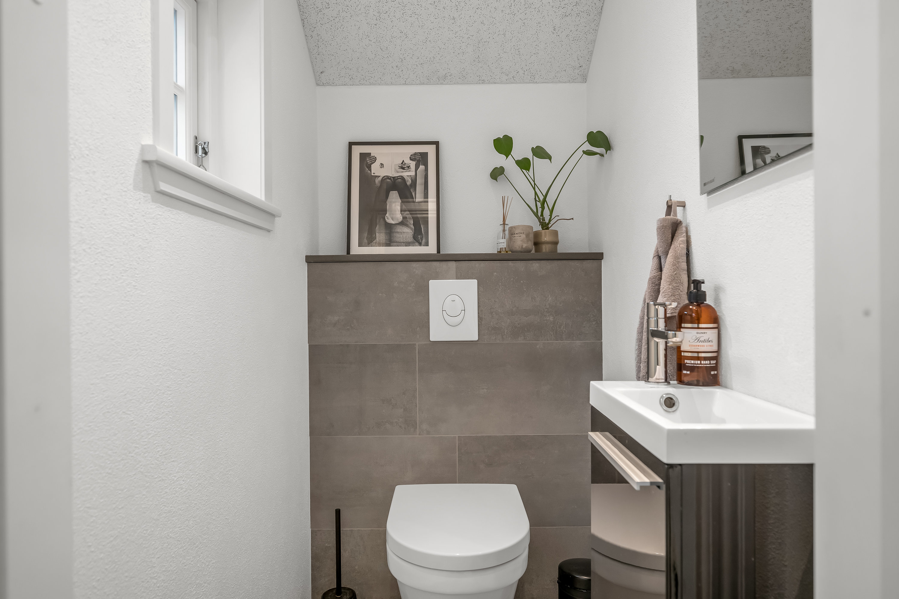 Fremhævet toilet billede i fuldskærmstilstand. Billede af Bastrupsvej 14, 6800 Varde