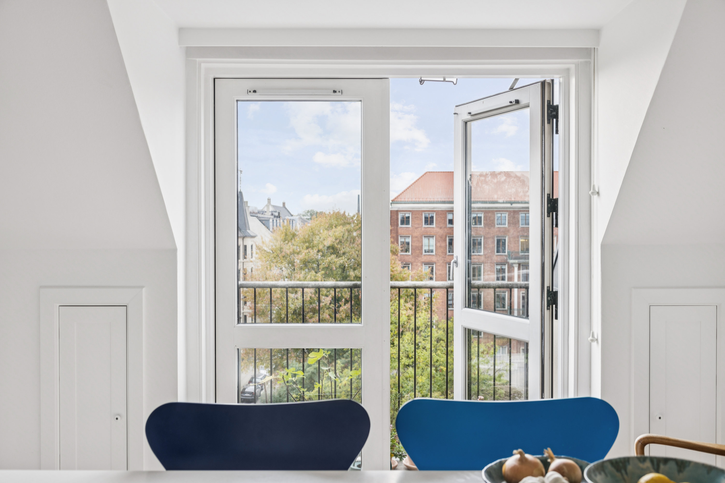 Fremhævet stue billede i fuldskærmstilstand. Billede af Allegade 24A, 5. th., 2000 Frederiksberg