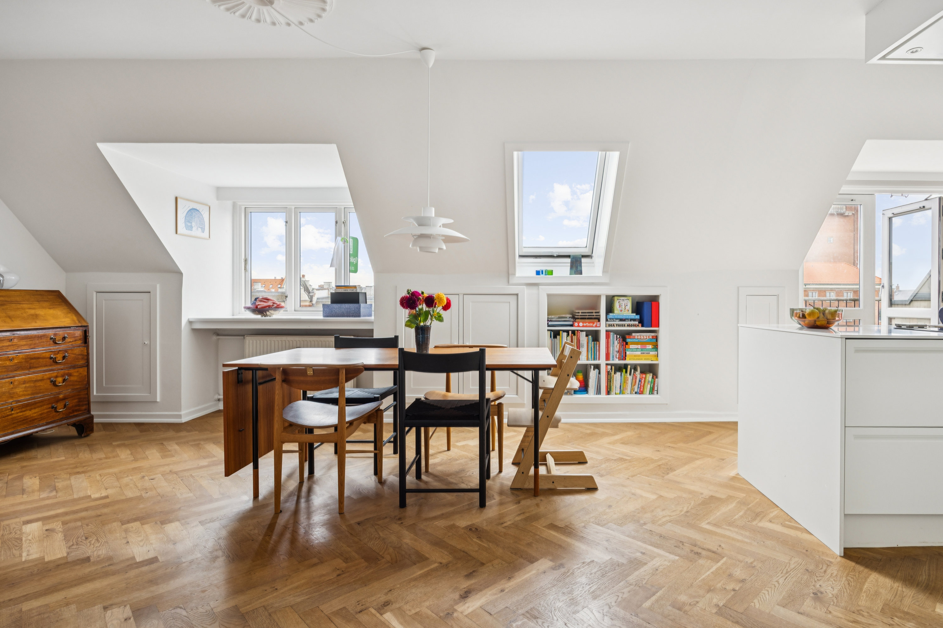 Fremhævet stue billede i fuldskærmstilstand. Billede af Allegade 24A, 5. th., 2000 Frederiksberg