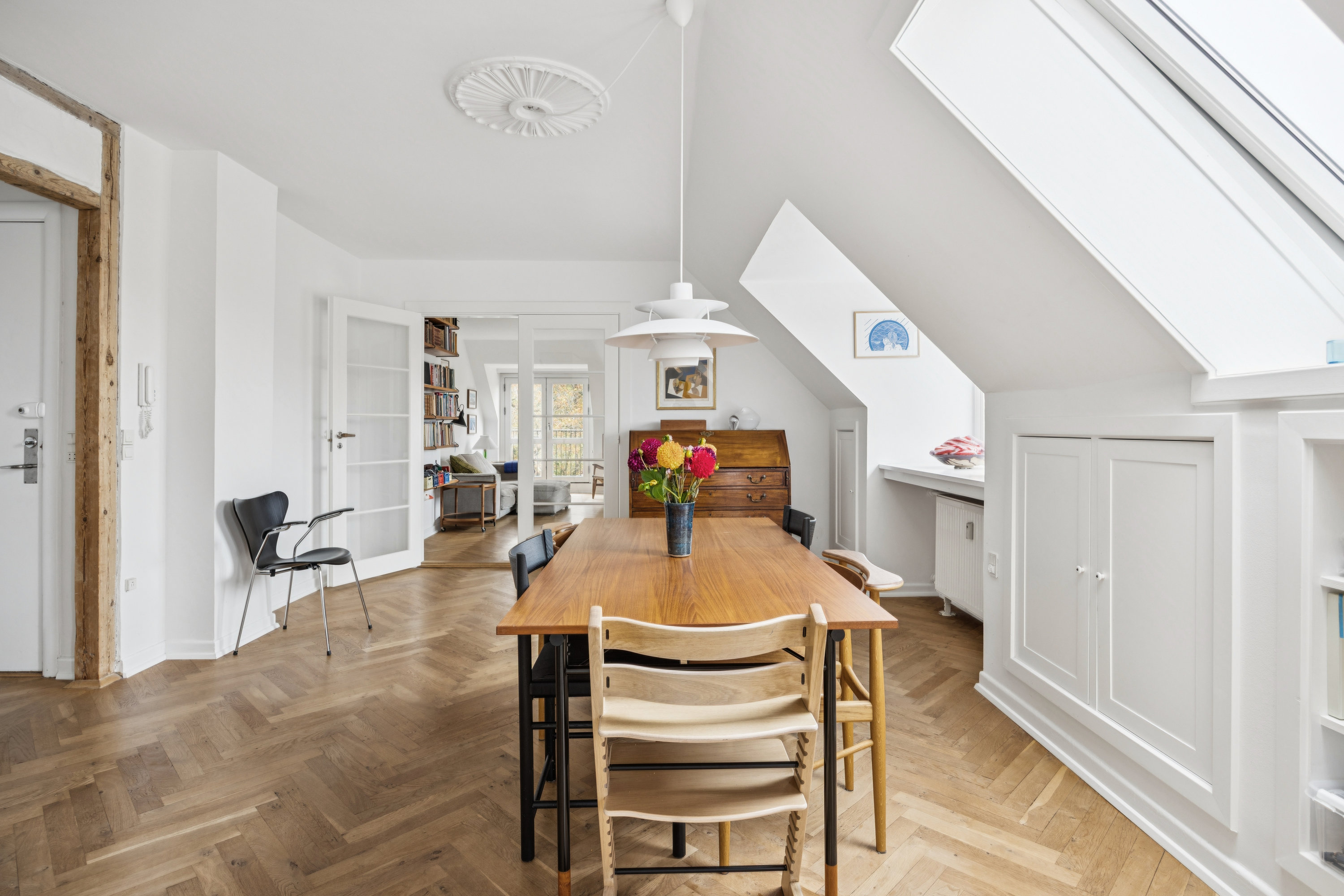 Fremhævet stue billede i fuldskærmstilstand. Billede af Allegade 24A, 5. th., 2000 Frederiksberg