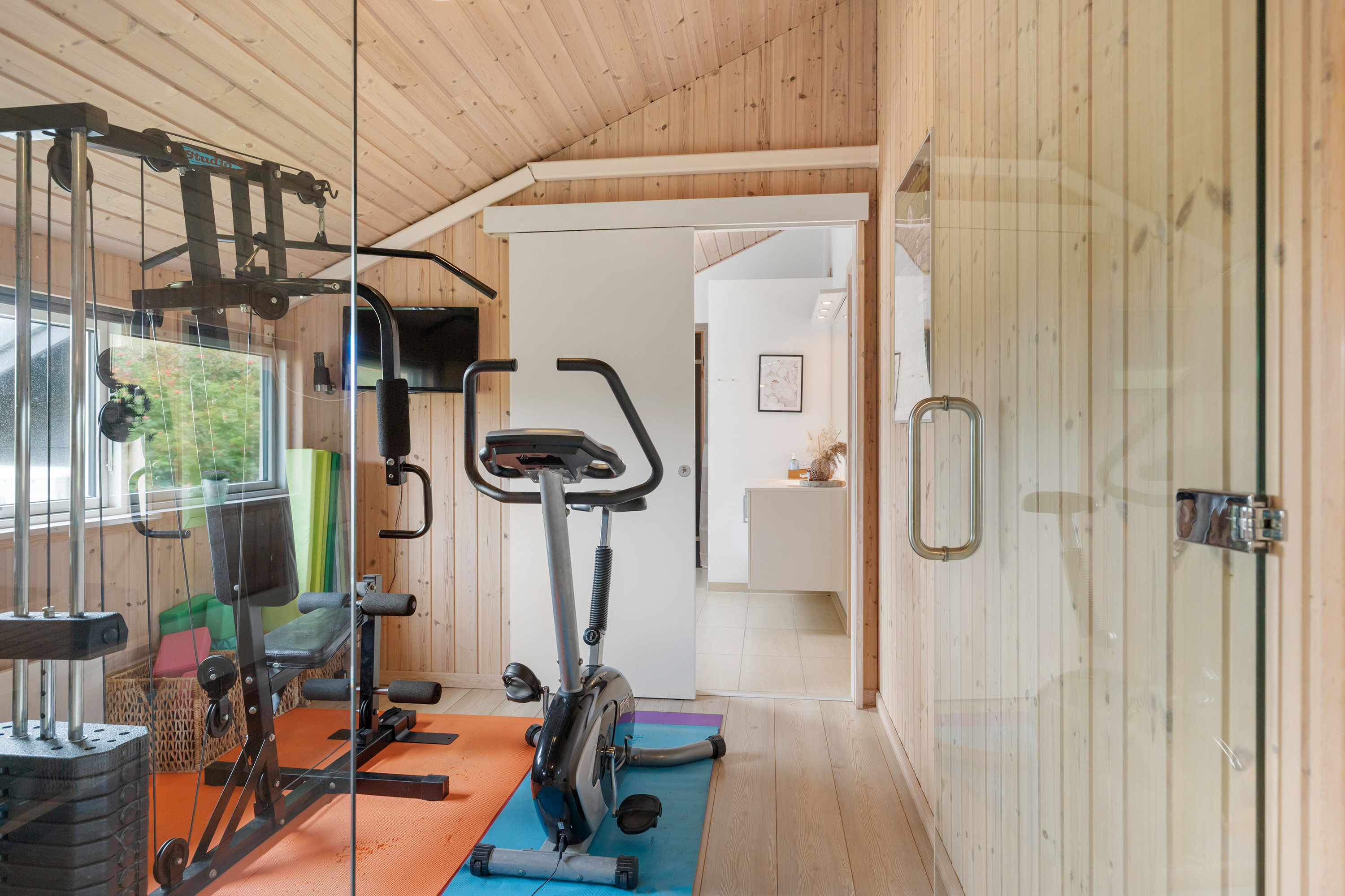 Fremhævet fitness lokale billede i fuldskærmstilstand. Billede af Hedvigsvej 1, Munkens Klit, 9480 Løkken