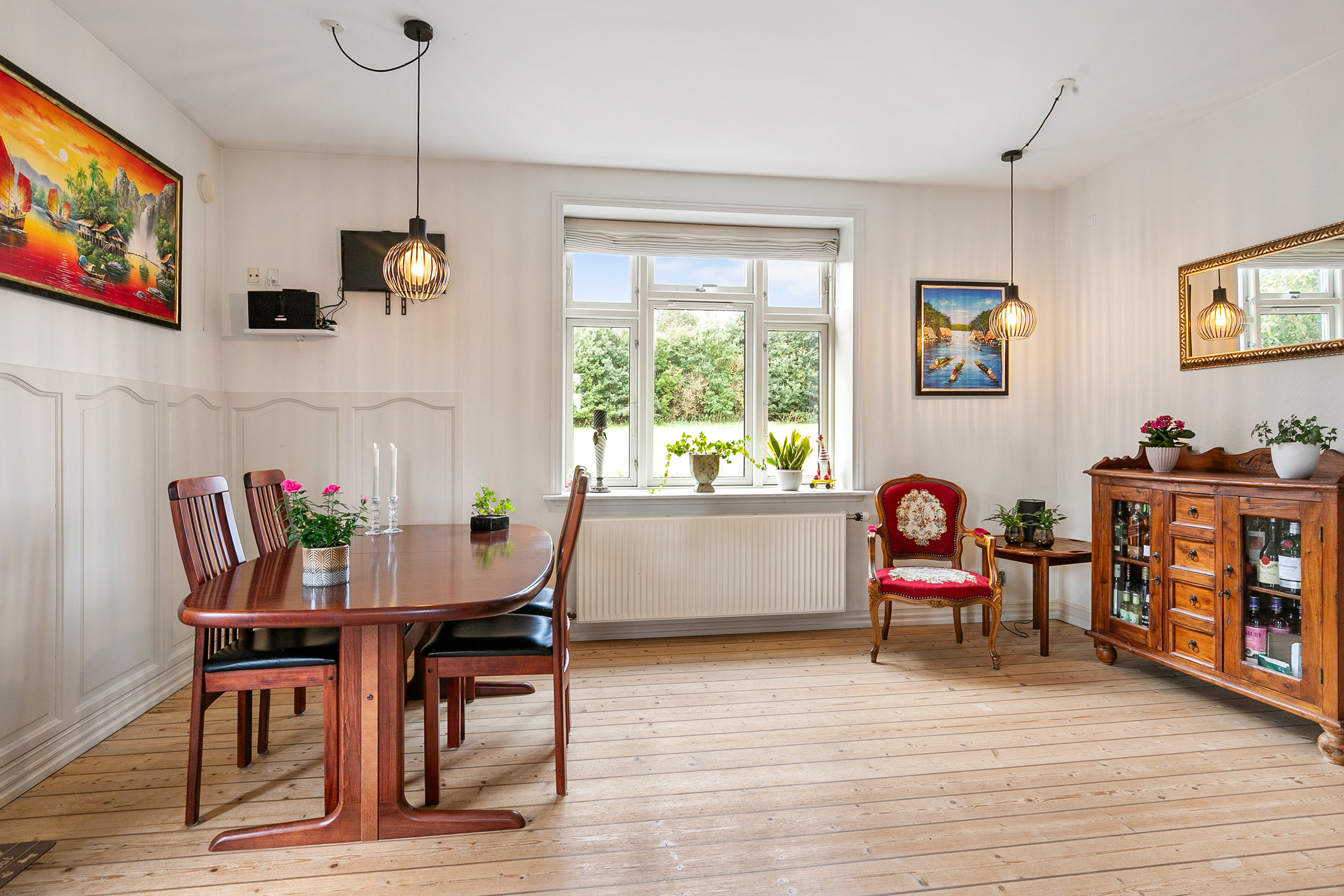 Fremhævet spisestue billede i fuldskærmstilstand. Billede af Hovedgaden 81, Skovsgård, 9460 Brovst
