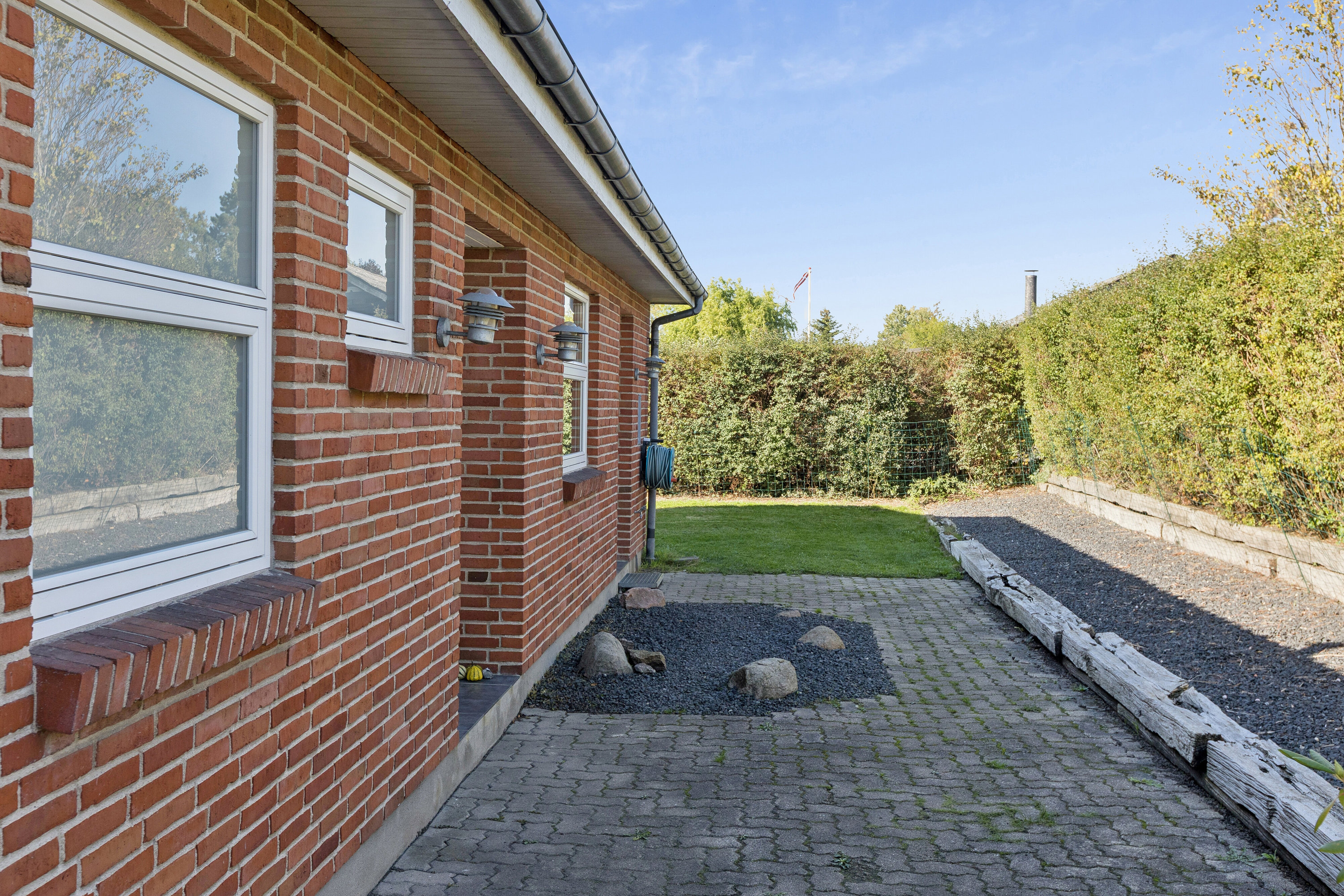 Fremhævet set fra haven billede i fuldskærmstilstand. Billede af Tiendevej 1, 4760 Vordingborg
