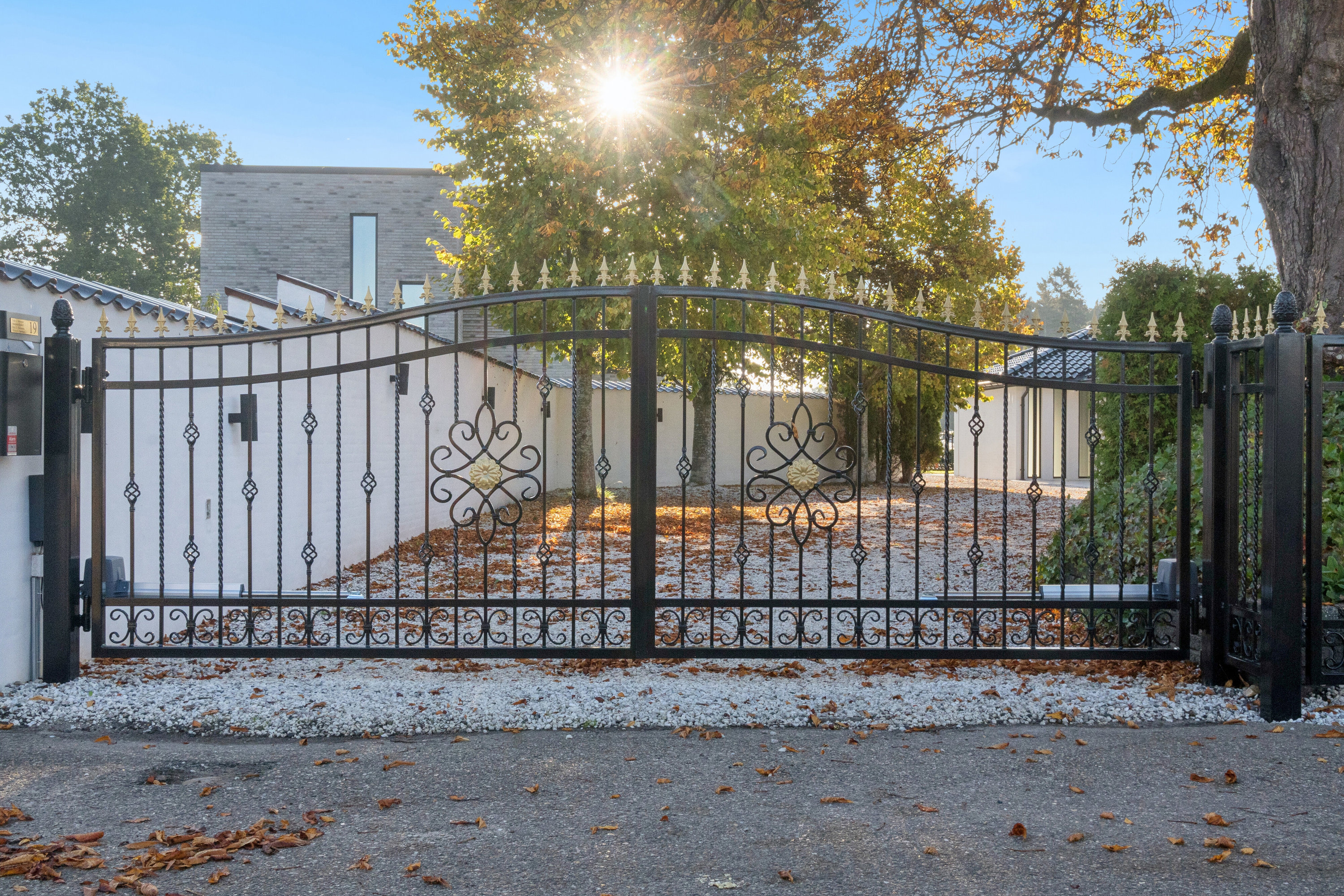 Fremhævet set fra vejen billede i fuldskærmstilstand. Billede af Brassøvej 19, Sejs-Svejbæk, 8600 Silkeborg