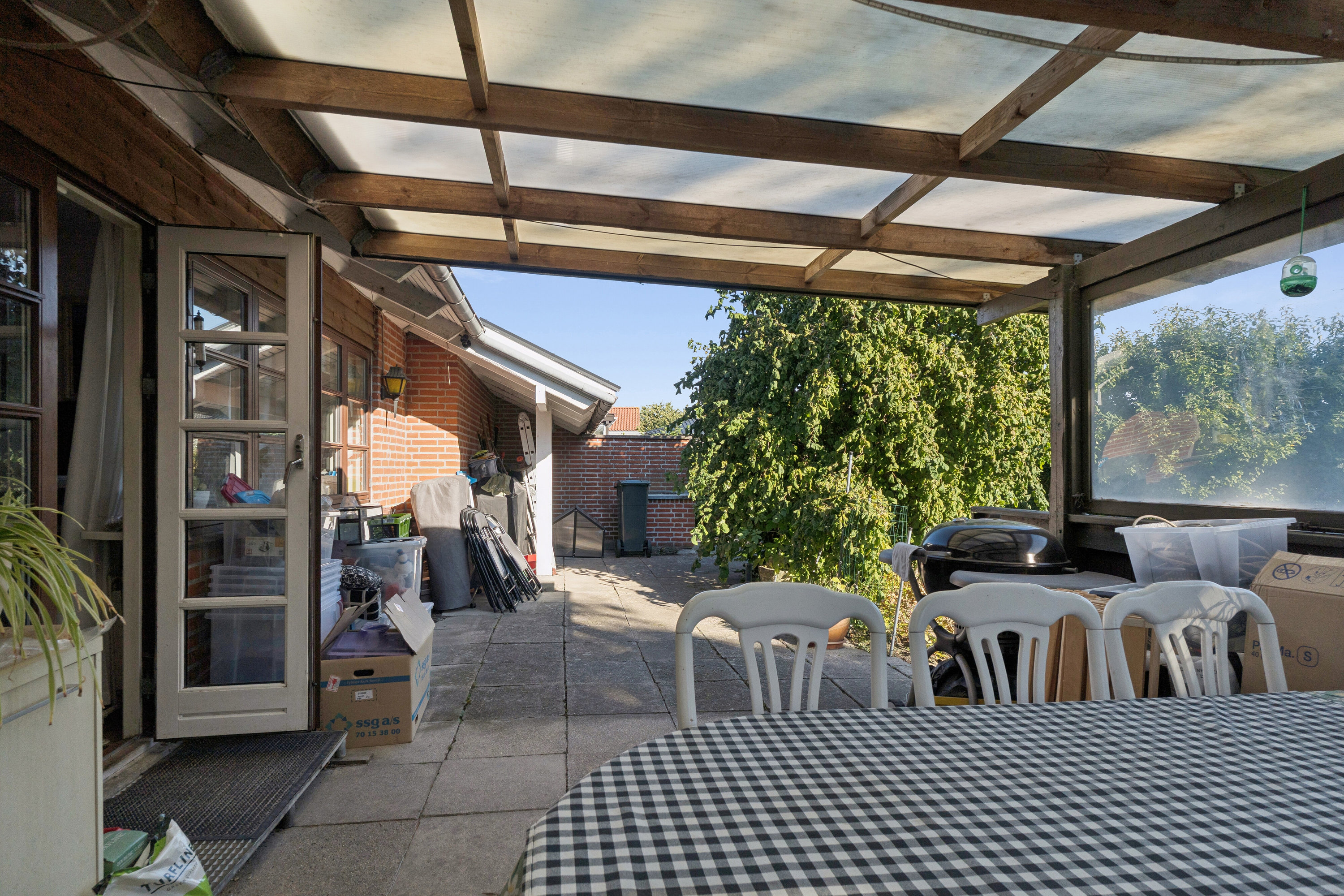 Fremhævet overdækket terrasse billede i fuldskærmstilstand. Billede af Banemarksvej 37, 2605 Brøndby