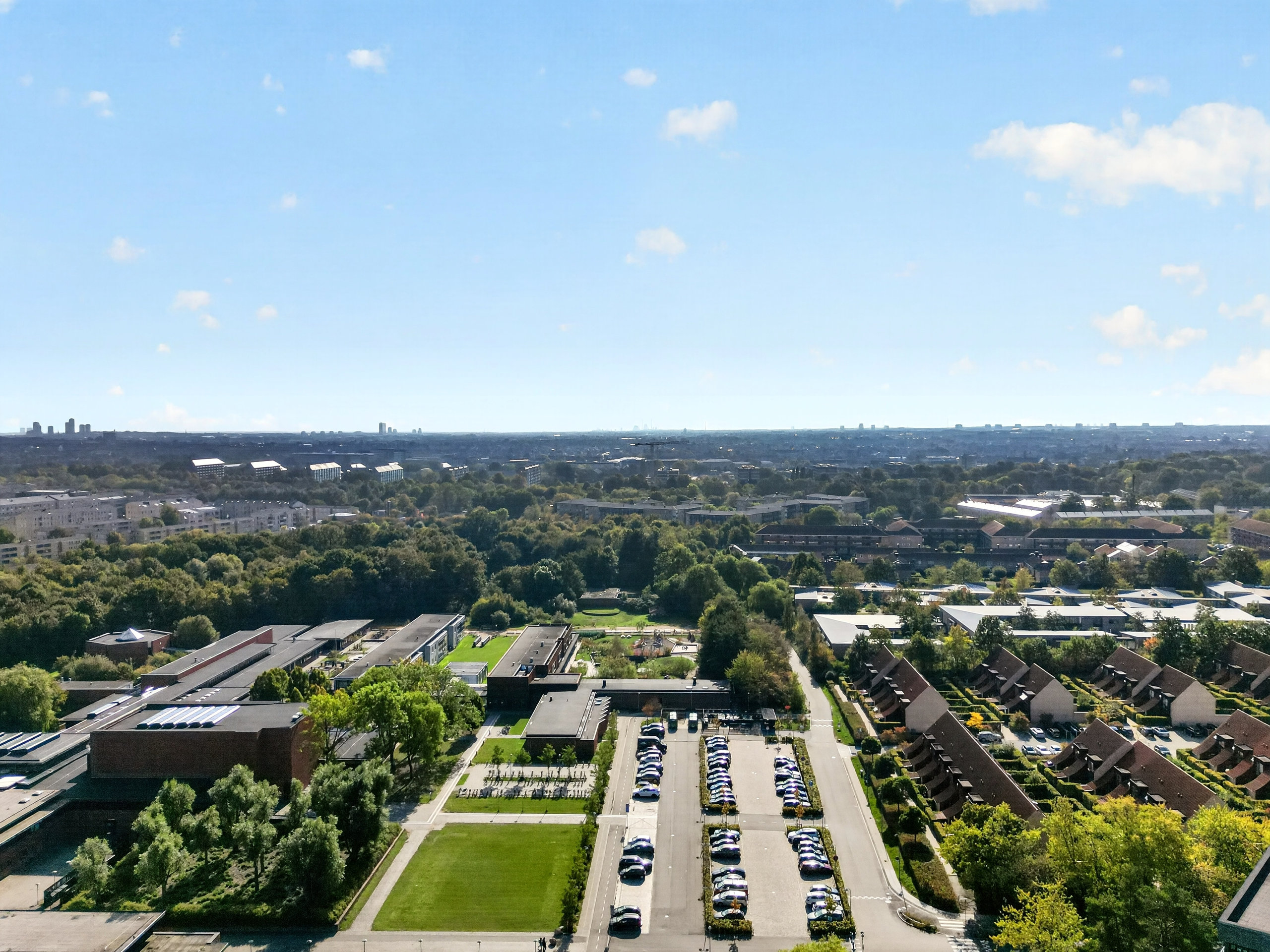 Fremhævet luftfoto billede i fuldskærmstilstand. Billede af Gyngemose Parkvej 3, 6. th., 2860 Søborg