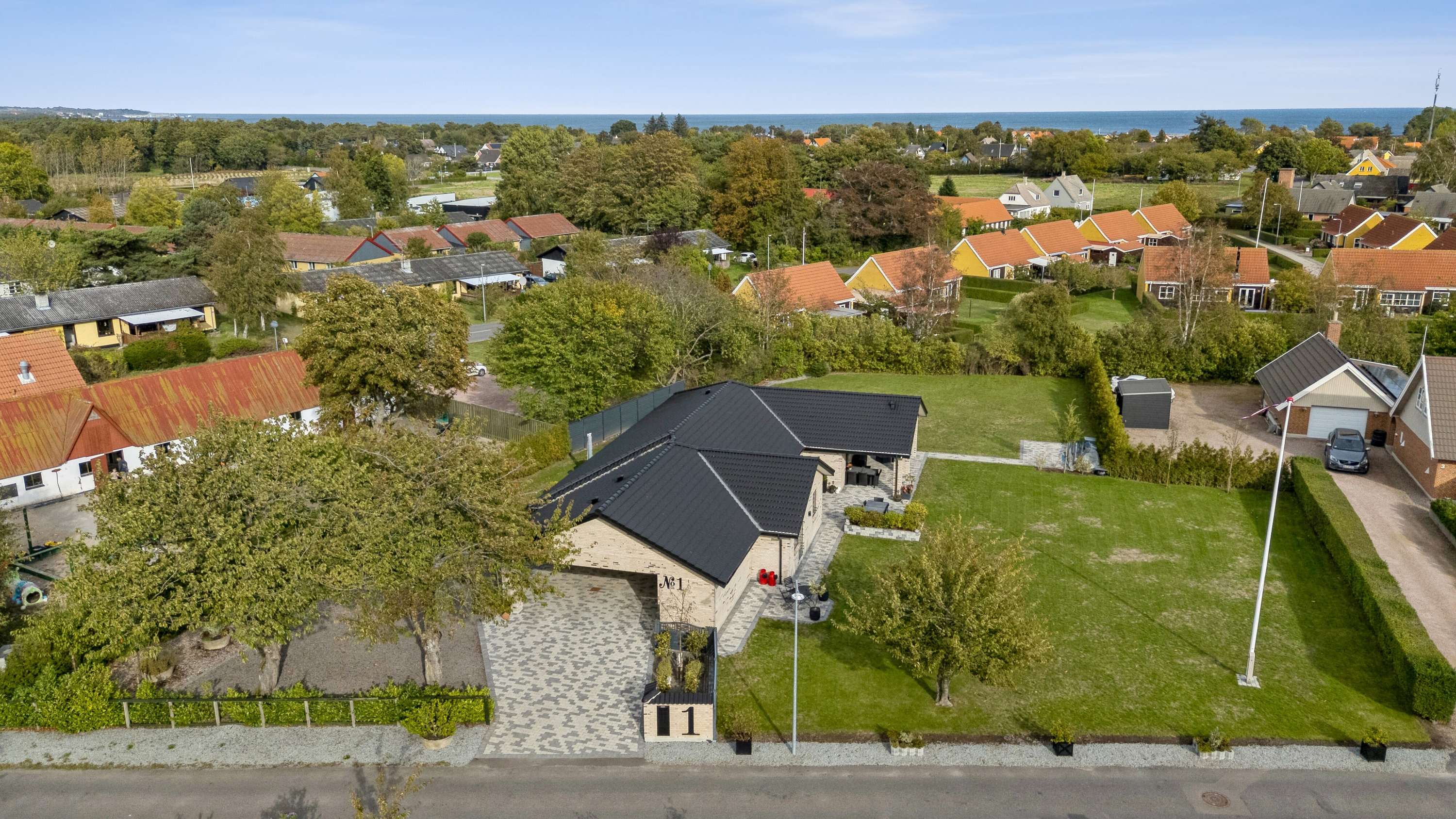 Fremhævet luftfoto billede i fuldskærmstilstand. Billede af Smedevej 1, Snogebæk, 3730 Nexø