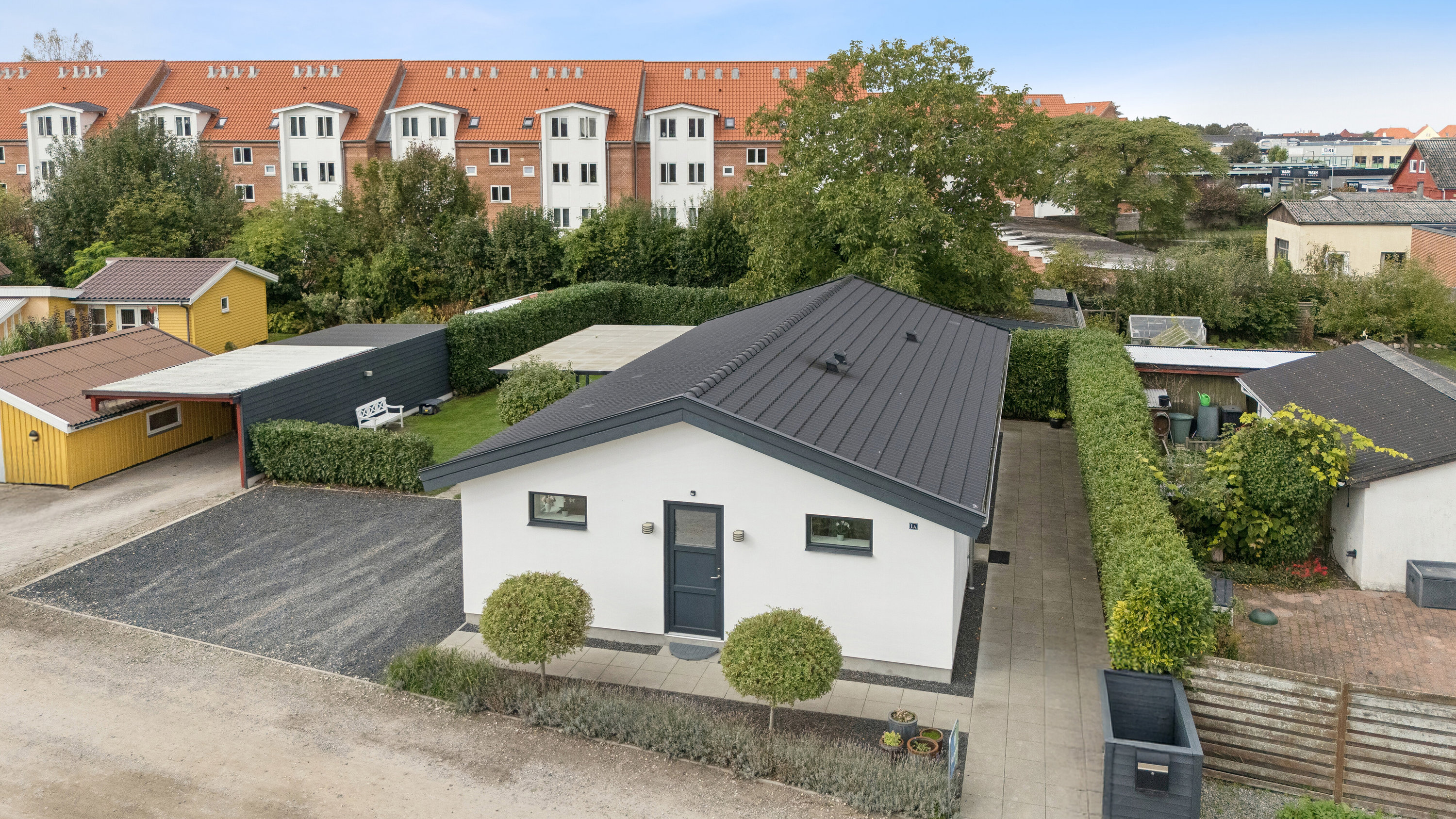 Fremhævet set fra vejen billede i fuldskærmstilstand. Billede af Valdal 1A, 4760 Vordingborg