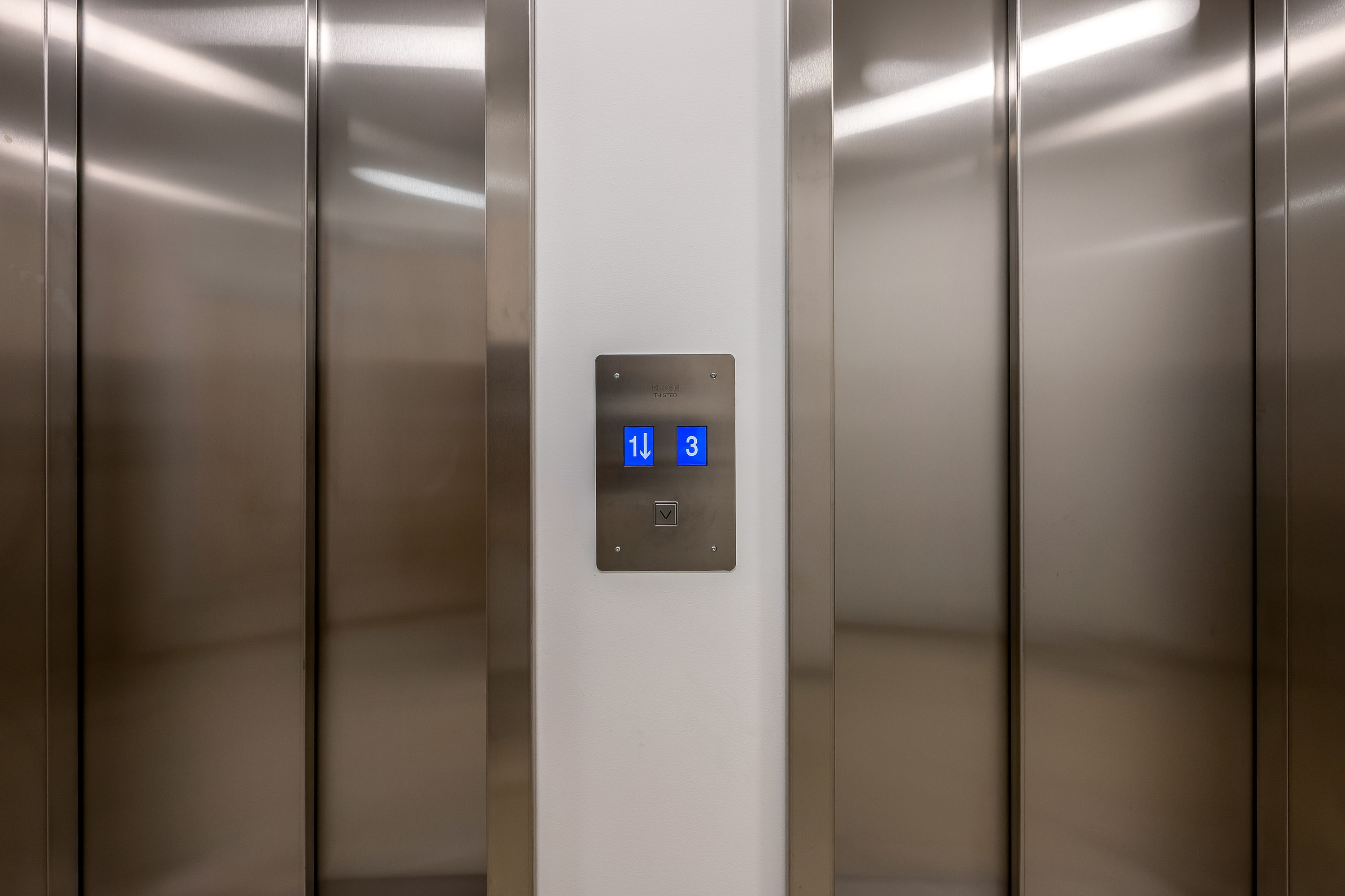 Fremhævet elevator billede i fuldskærmstilstand. Billede af Grøndahlsvej 19, 2. 2., 7400 Herning
