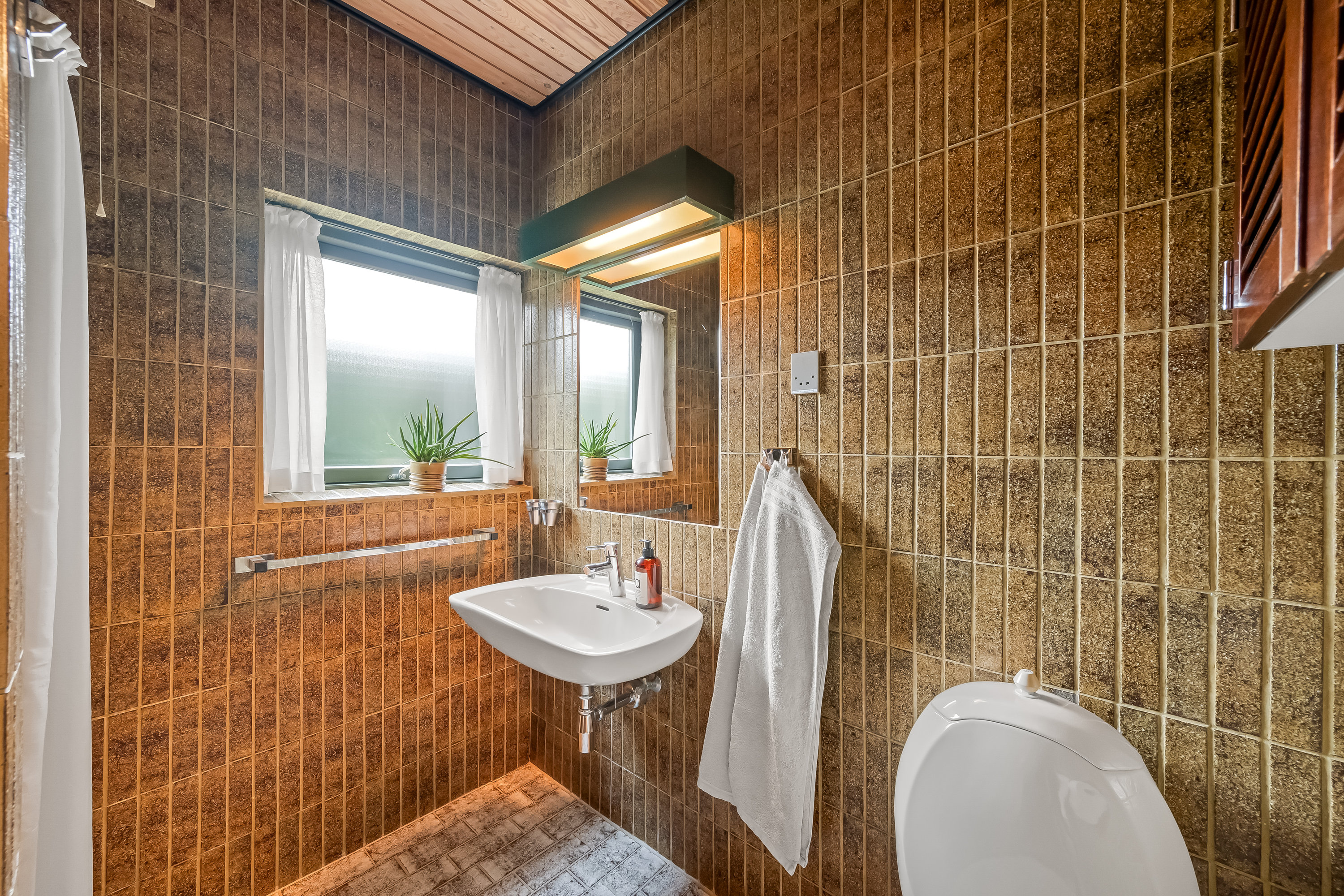 Fremhævet badeværelse billede i fuldskærmstilstand. Billede af Lindevej 15, 6950 Ringkøbing