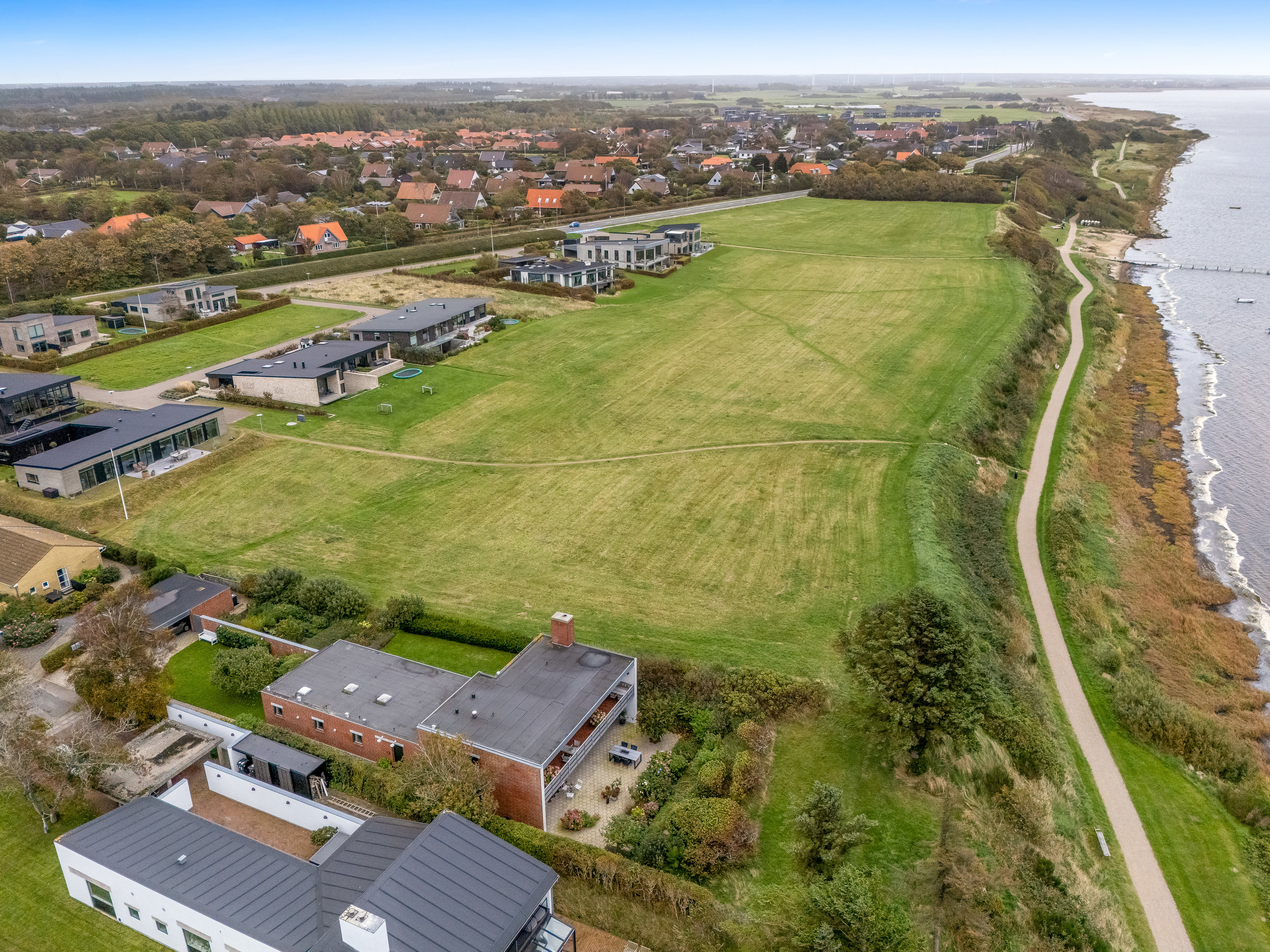 Fremhævet luftfoto billede i fuldskærmstilstand. Billede af Lindevej 15, 6950 Ringkøbing