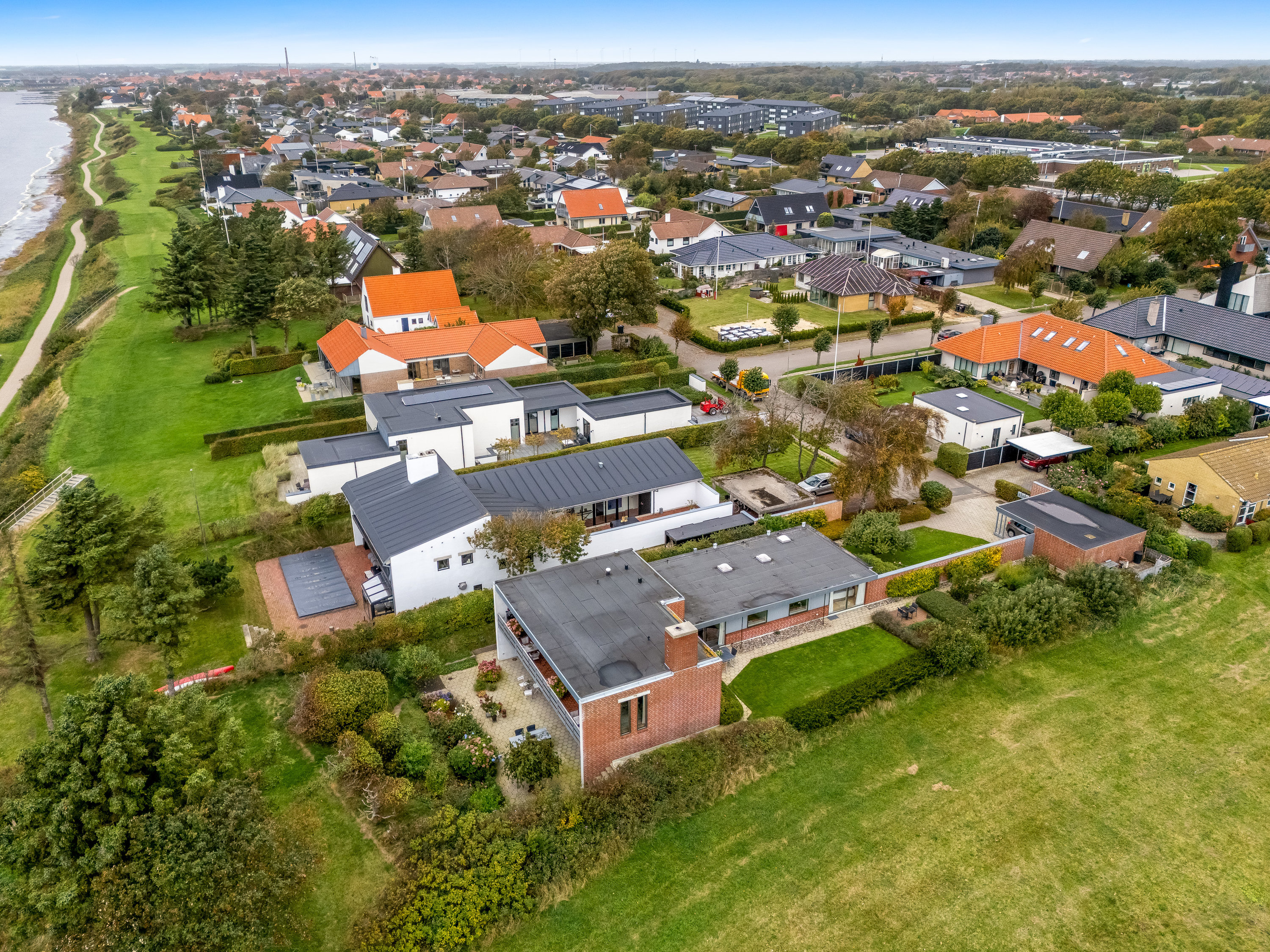 Fremhævet luftfoto billede i fuldskærmstilstand. Billede af Lindevej 15, 6950 Ringkøbing