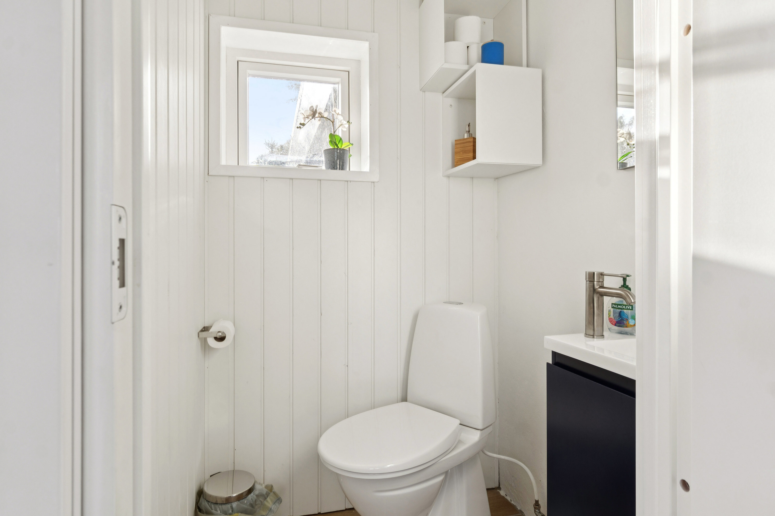 Fremhævet toilet billede i fuldskærmstilstand. Billede af Mejsevænget 14, Ordrup, 4540 Fårevejle