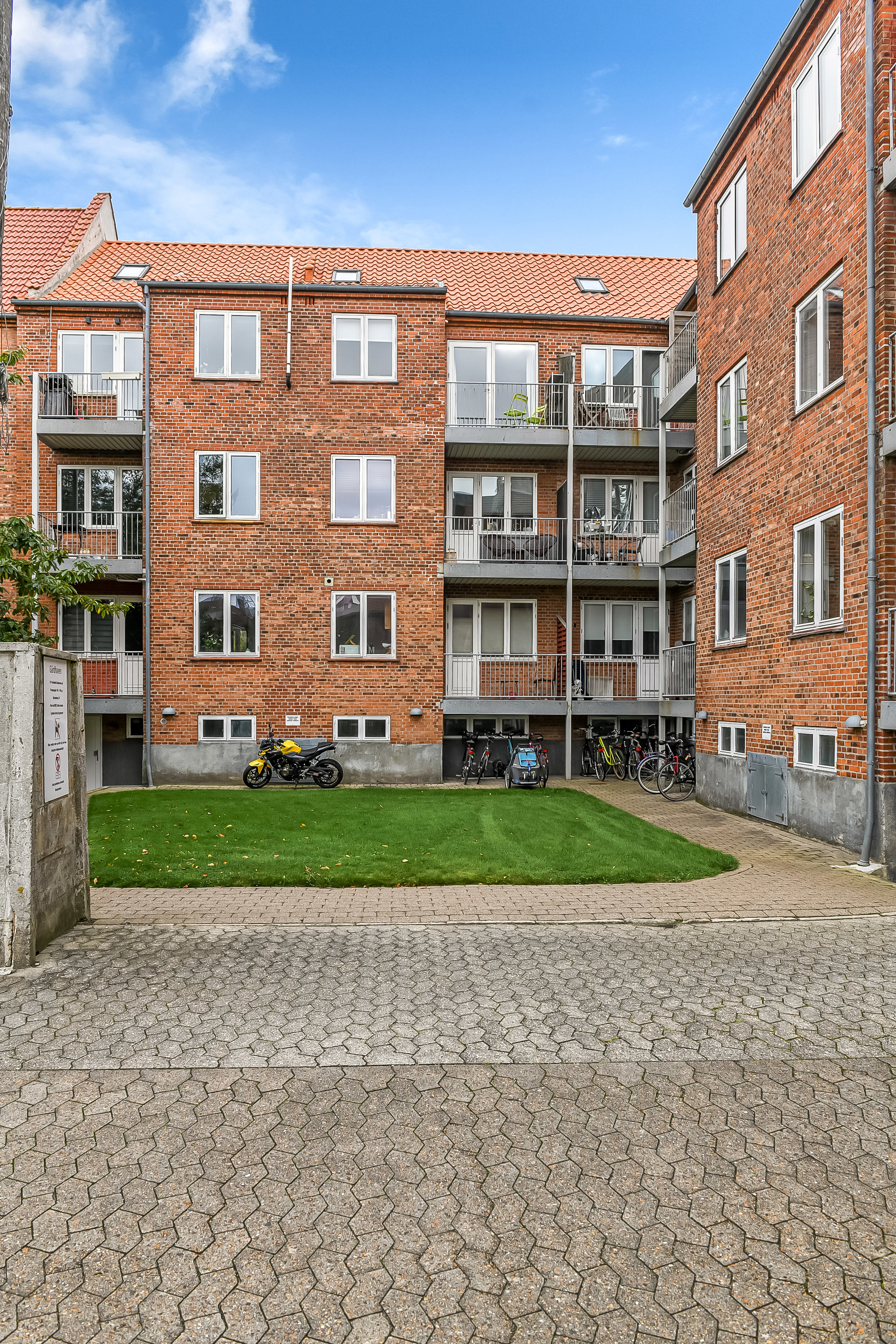 Fremhævet ejendommen billede i fuldskærmstilstand. Billede af Frodesgade 148, 2. tv., 6700 Esbjerg