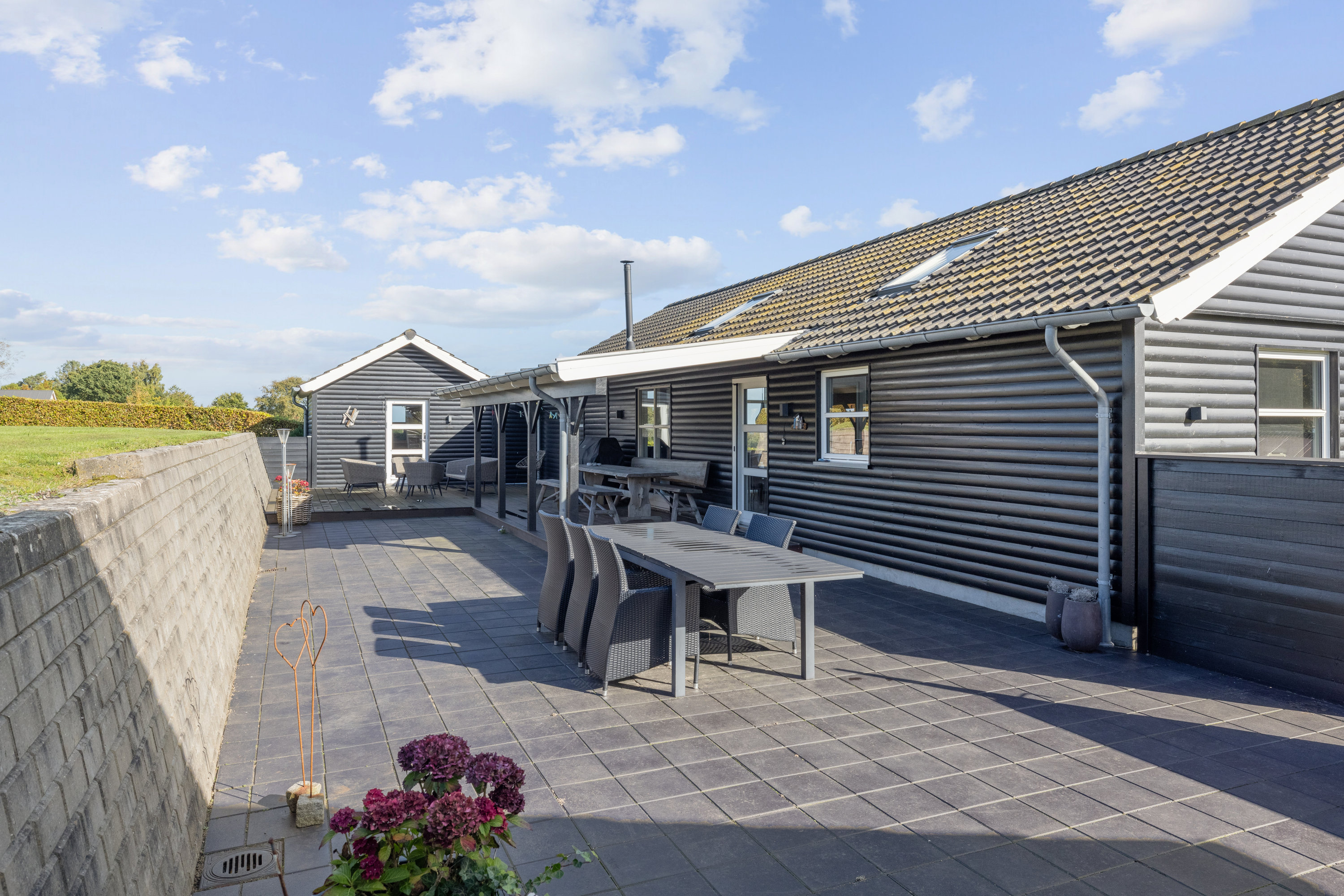Fremhævet terrasse billede i fuldskærmstilstand. Billede af Gormendal 6 + 8, Hjarbæk, 8831 Løgstrup