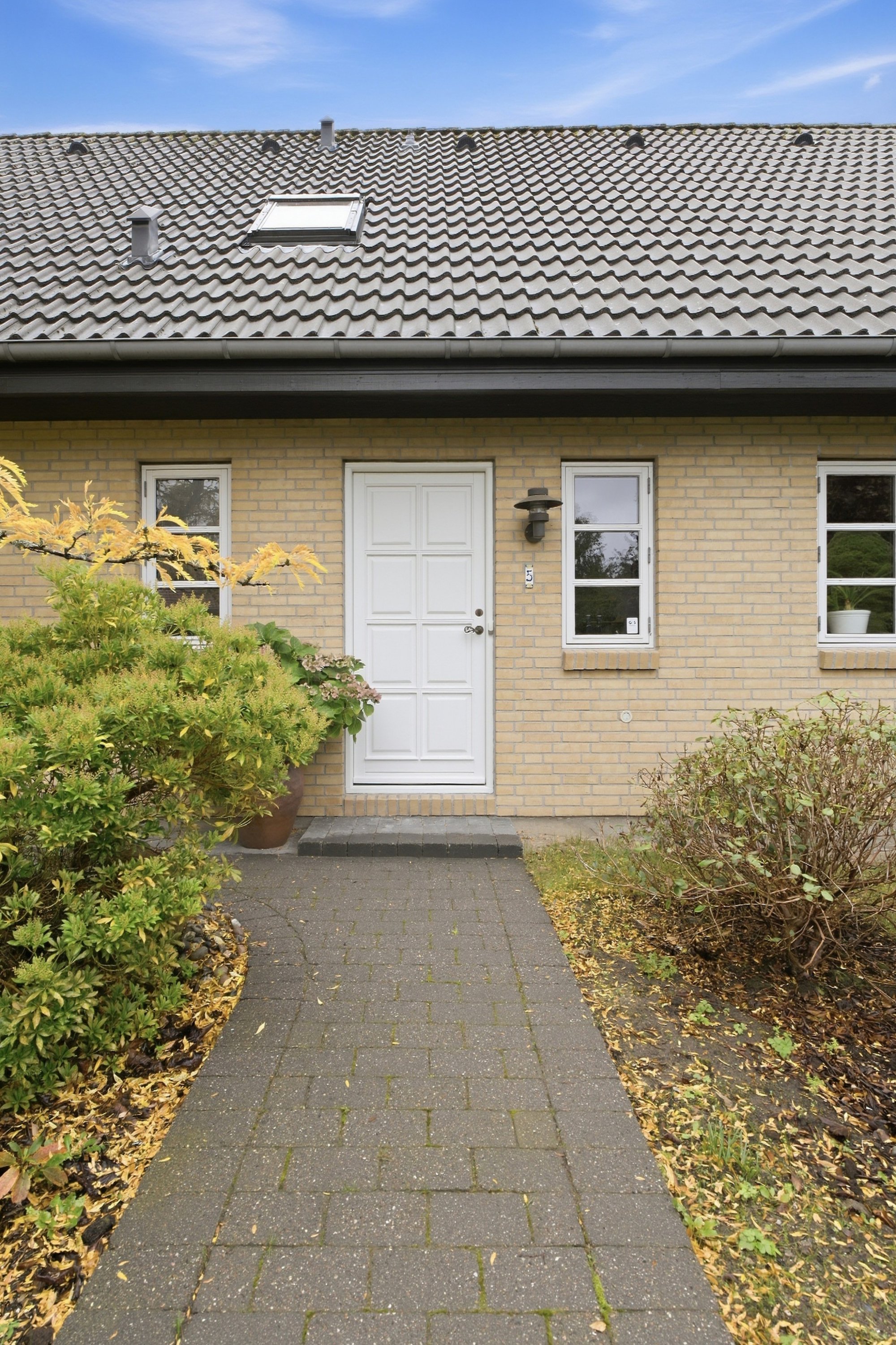 Fremhævet facade billede i fuldskærmstilstand. Billede af Gribskov Parkvej 5, Gadevang, 3400 Hillerød