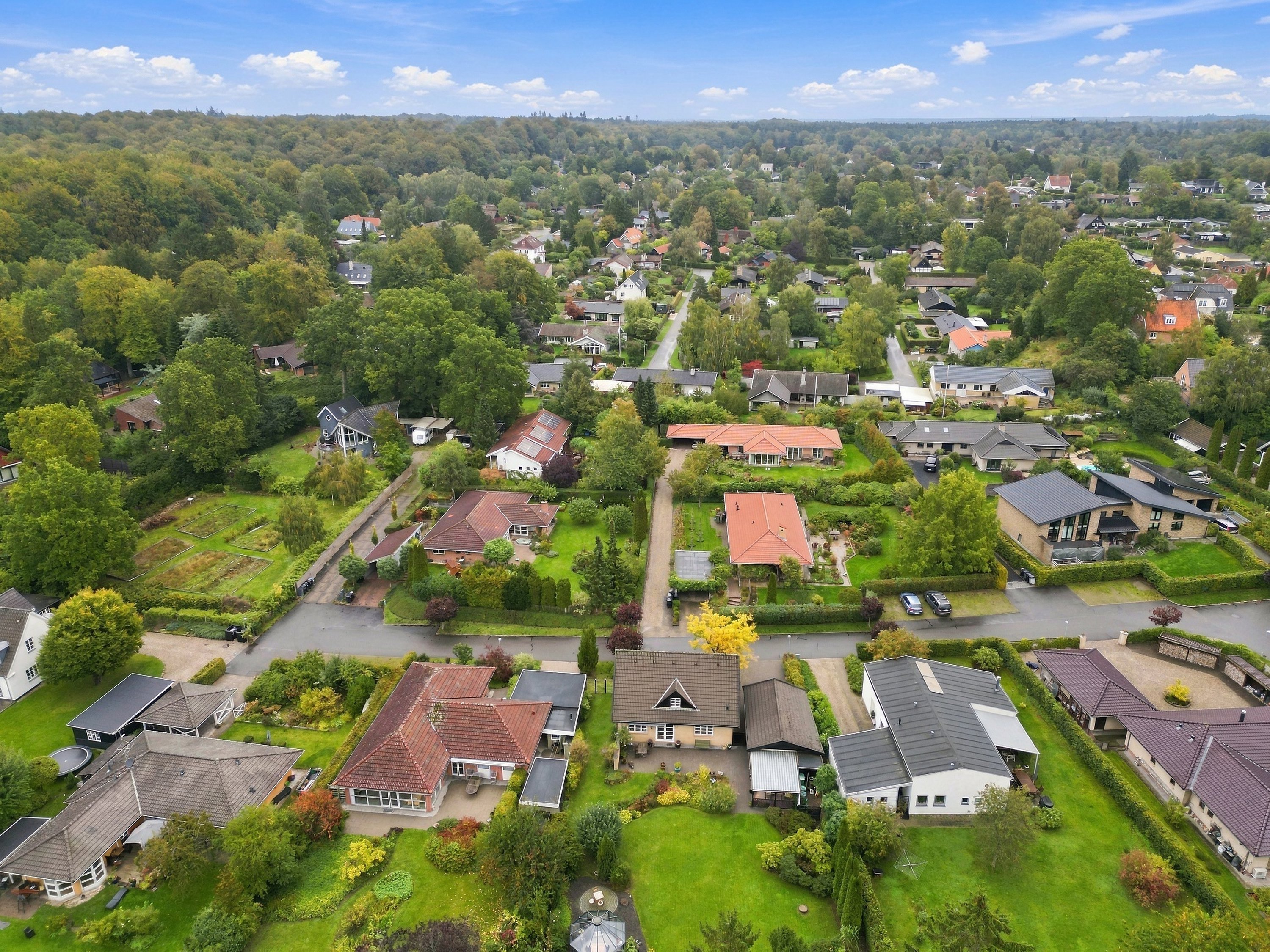 Fremhævet luftfoto billede i fuldskærmstilstand. Billede af Gribskov Parkvej 5, Gadevang, 3400 Hillerød