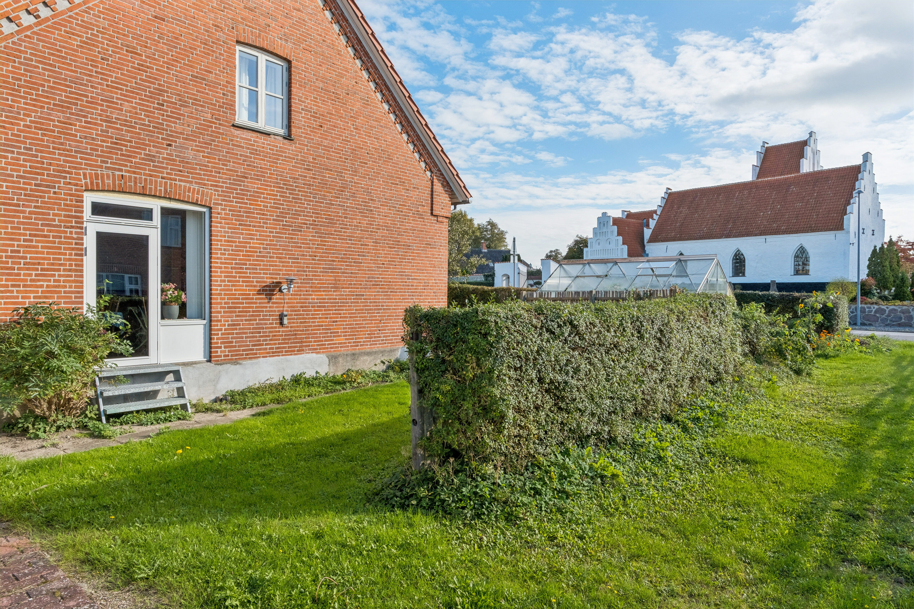 Fremhævet set fra haven billede i fuldskærmstilstand. Billede af Bystævnet 5, Rønnebæk, 4700 Næstved