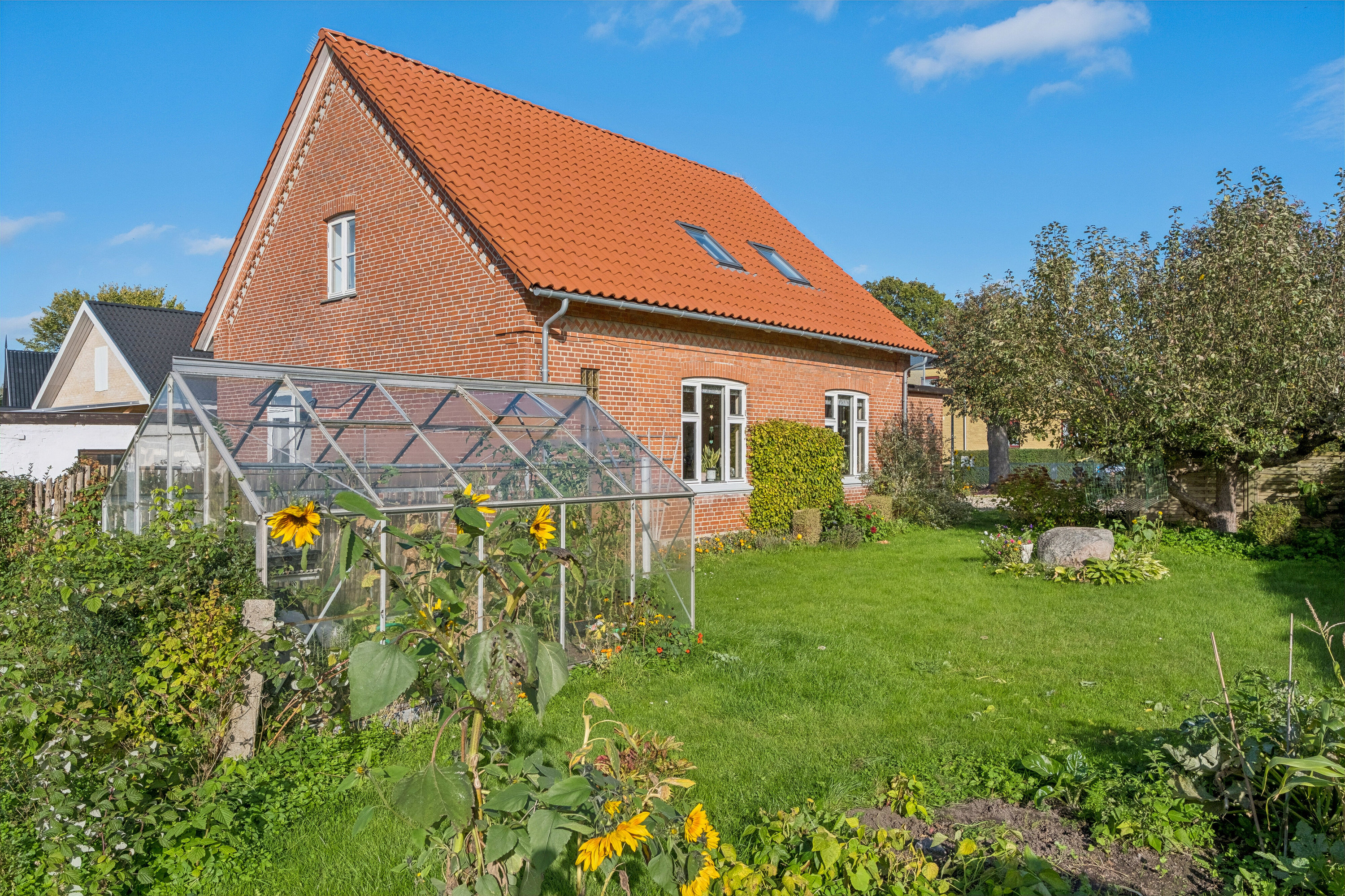 Fremhævet set fra haven billede i fuldskærmstilstand. Billede af Bystævnet 5, Rønnebæk, 4700 Næstved
