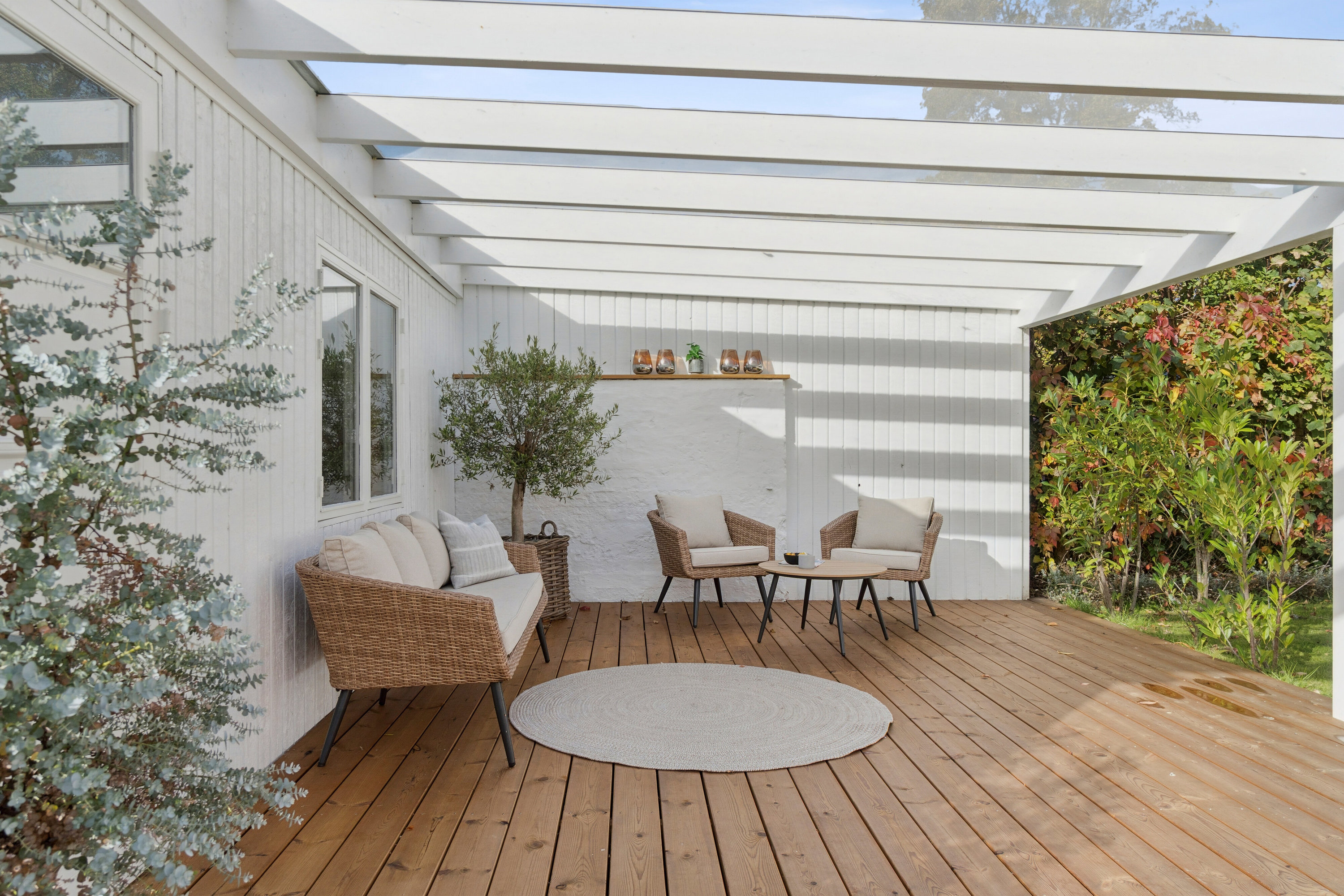 Fremhævet overdækket terrasse billede i fuldskærmstilstand. Billede af Peter Olsens Vej 2G, 3100 Hornbæk