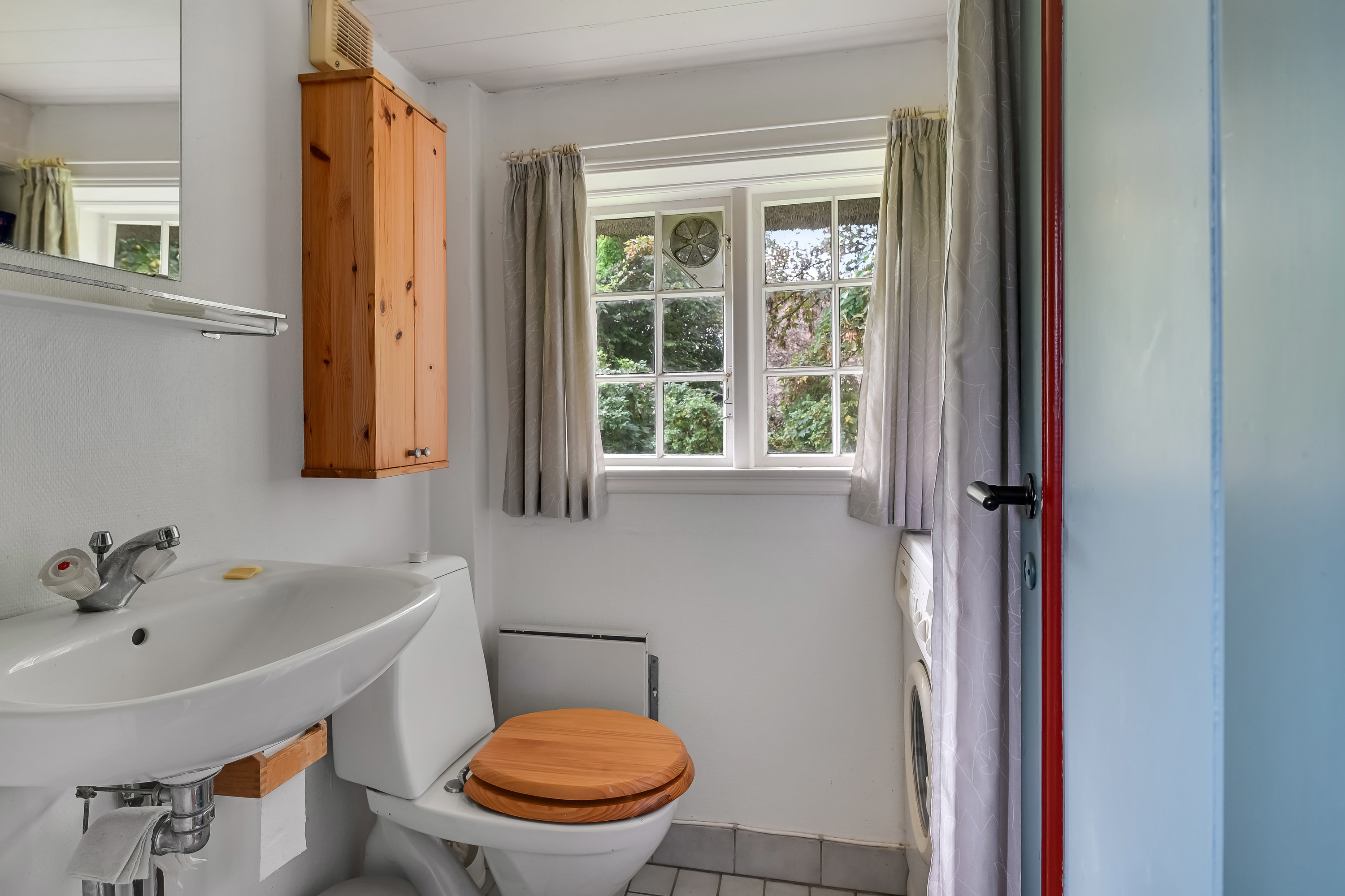 Fremhævet toilet billede i fuldskærmstilstand. Billede af Kropladsen 4, Sønderho, 6720 Fanø