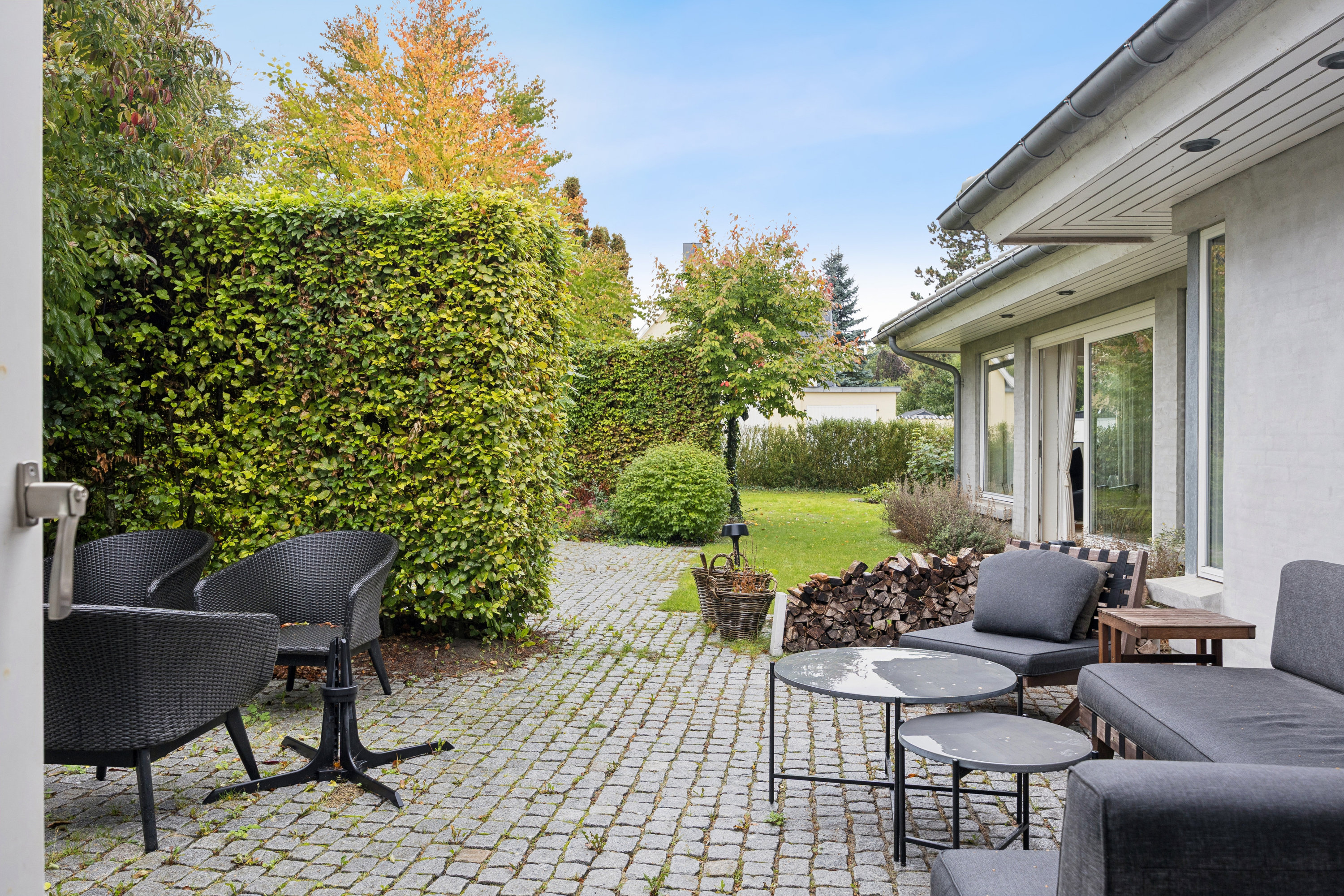 Fremhævet terrasse billede i fuldskærmstilstand. Billede af Lumringsbrovej 1B, 2670 Greve