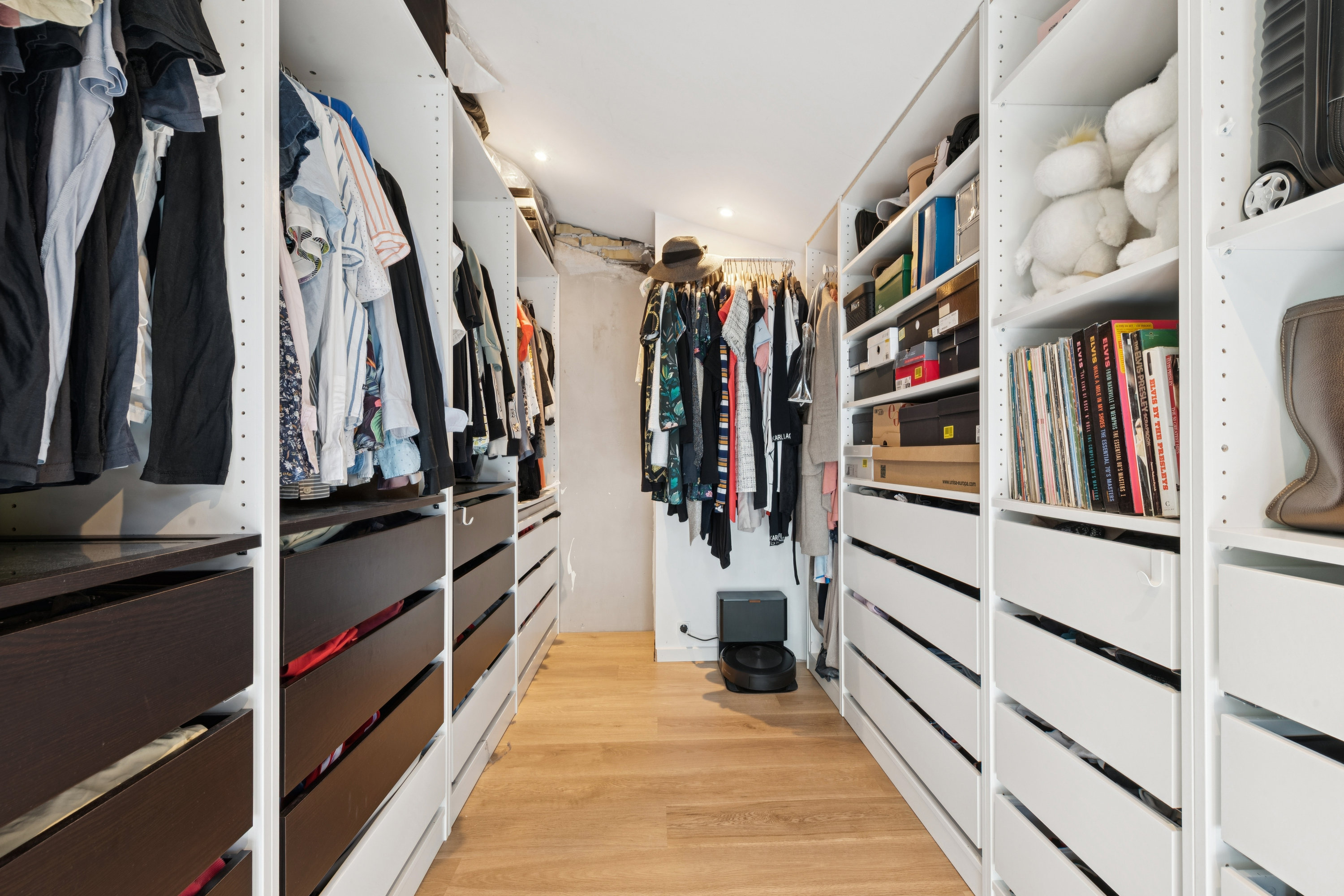 Fremhævet walkin closet billede i fuldskærmstilstand. Billede af Frøstjernevej 26, 2880 Bagsværd