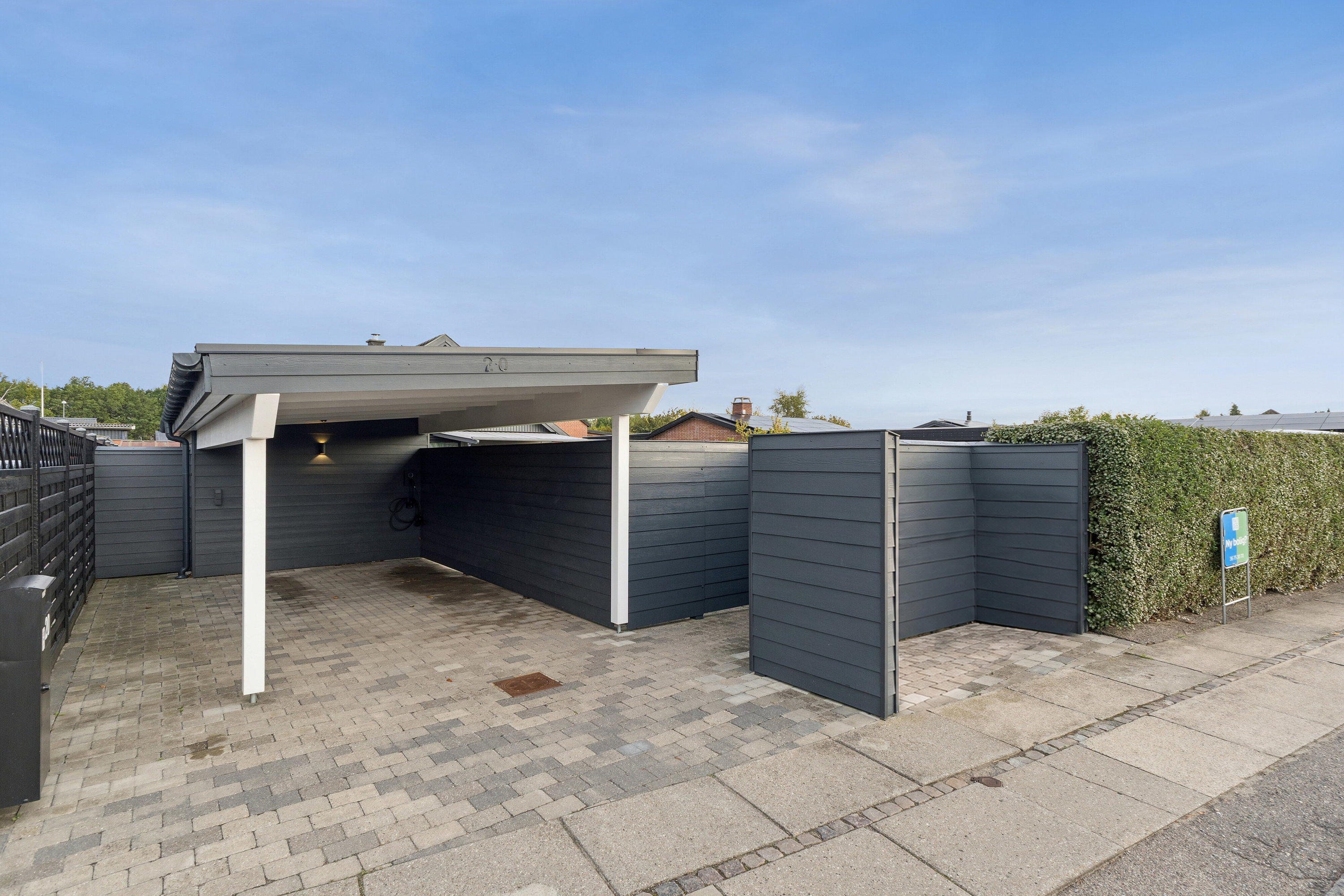 Fremhævet carport billede i fuldskærmstilstand. Billede af Avedøre Enghavevej 20, 2650 Hvidovre