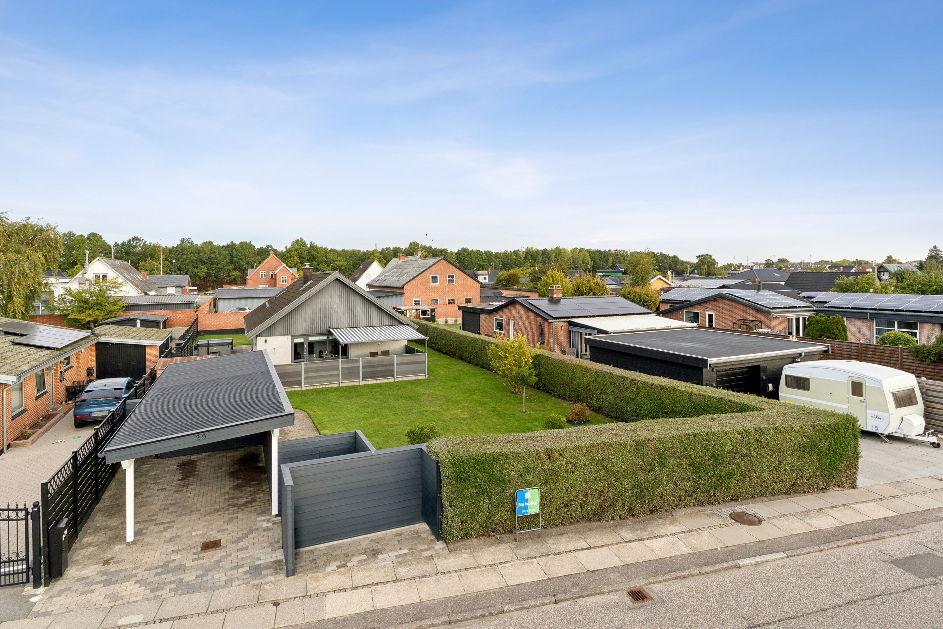 Fremhævet set fra vejen billede i fuldskærmstilstand. Billede af Avedøre Enghavevej 20, 2650 Hvidovre