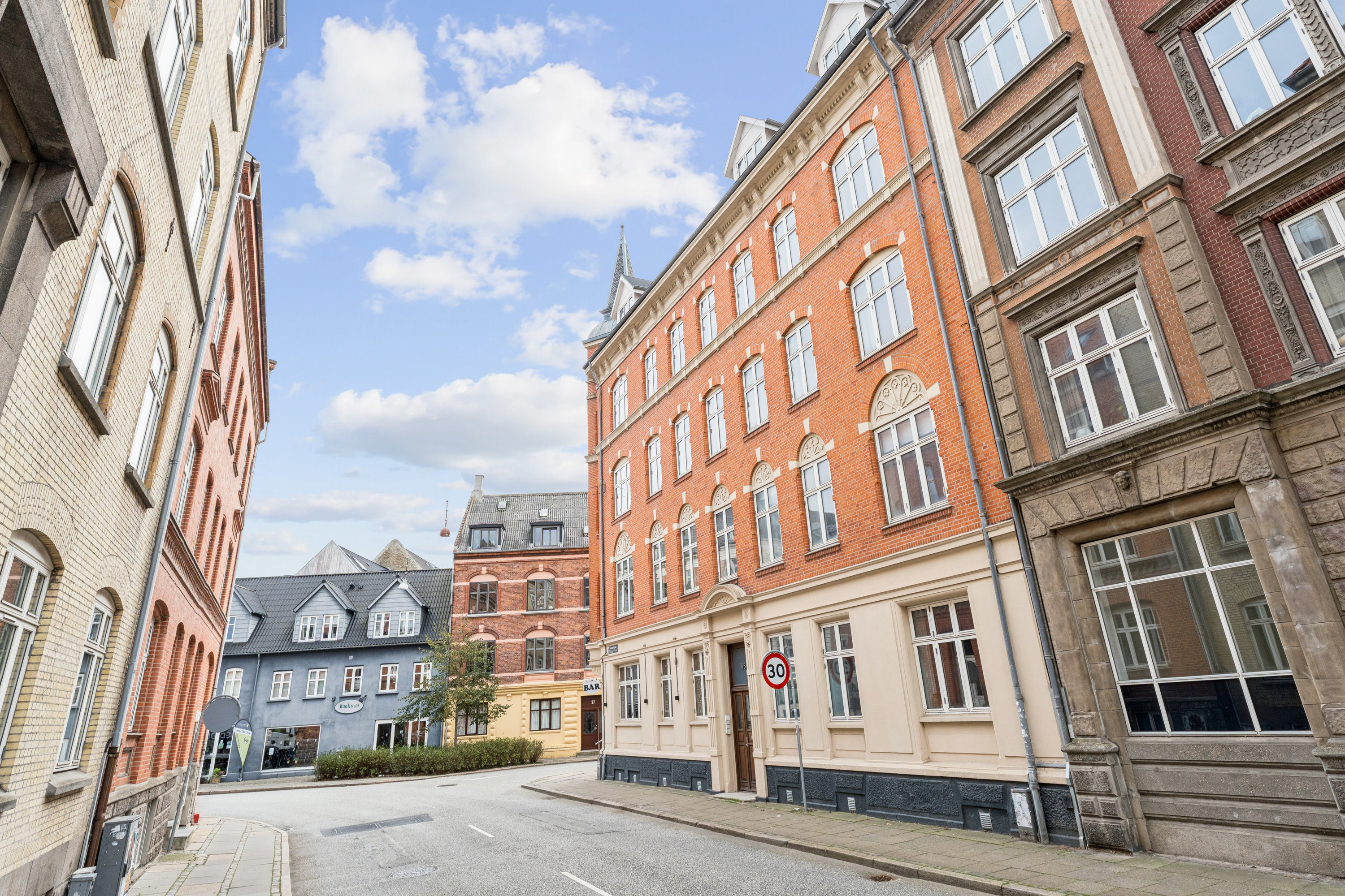 Fremhævet andet billede i fuldskærmstilstand. Billede af Danmarksgade 96, 1. tv., 9000 Aalborg