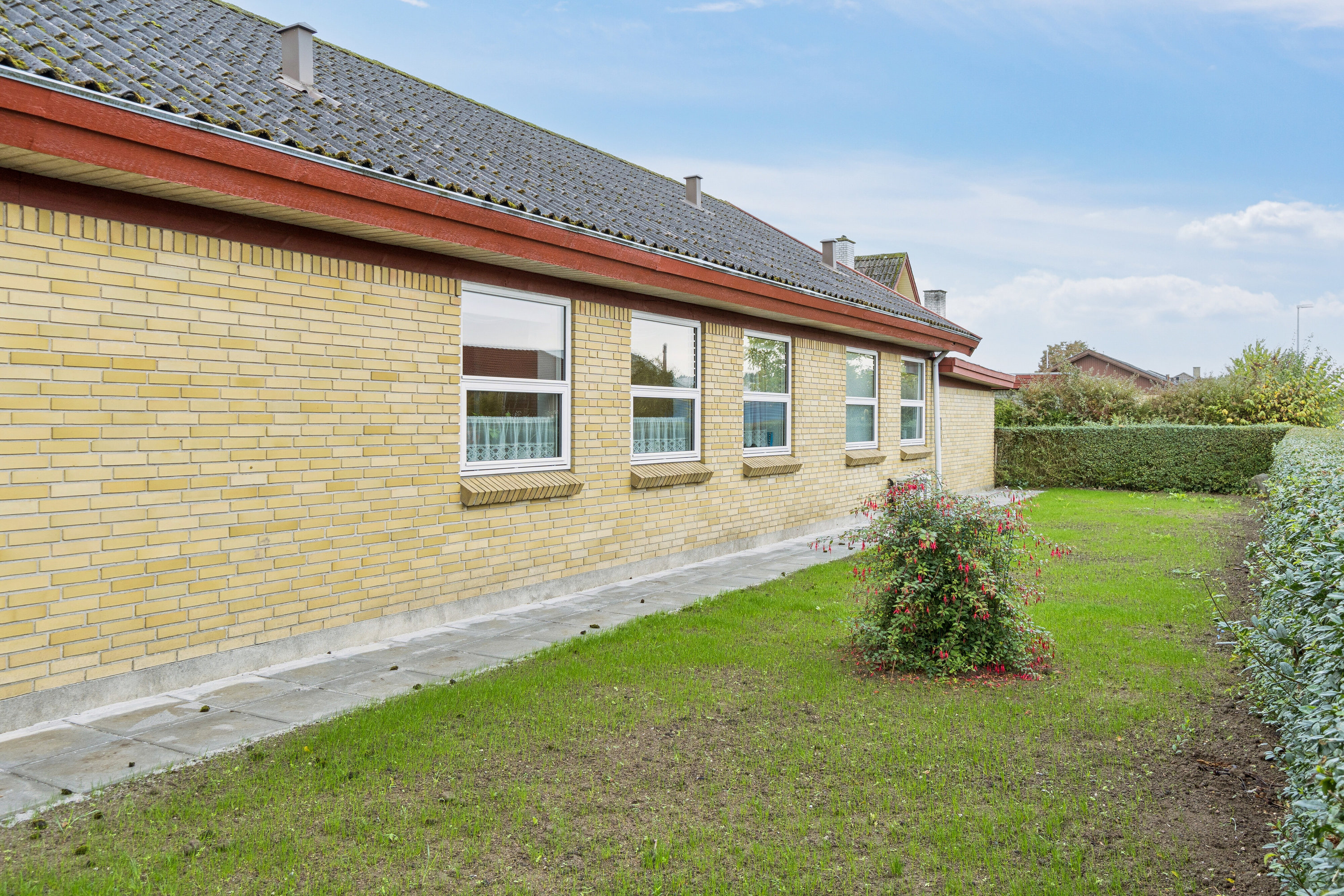 Fremhævet set fra haven billede i fuldskærmstilstand. Billede af Rødkælkevej 11, 4250 Fuglebjerg