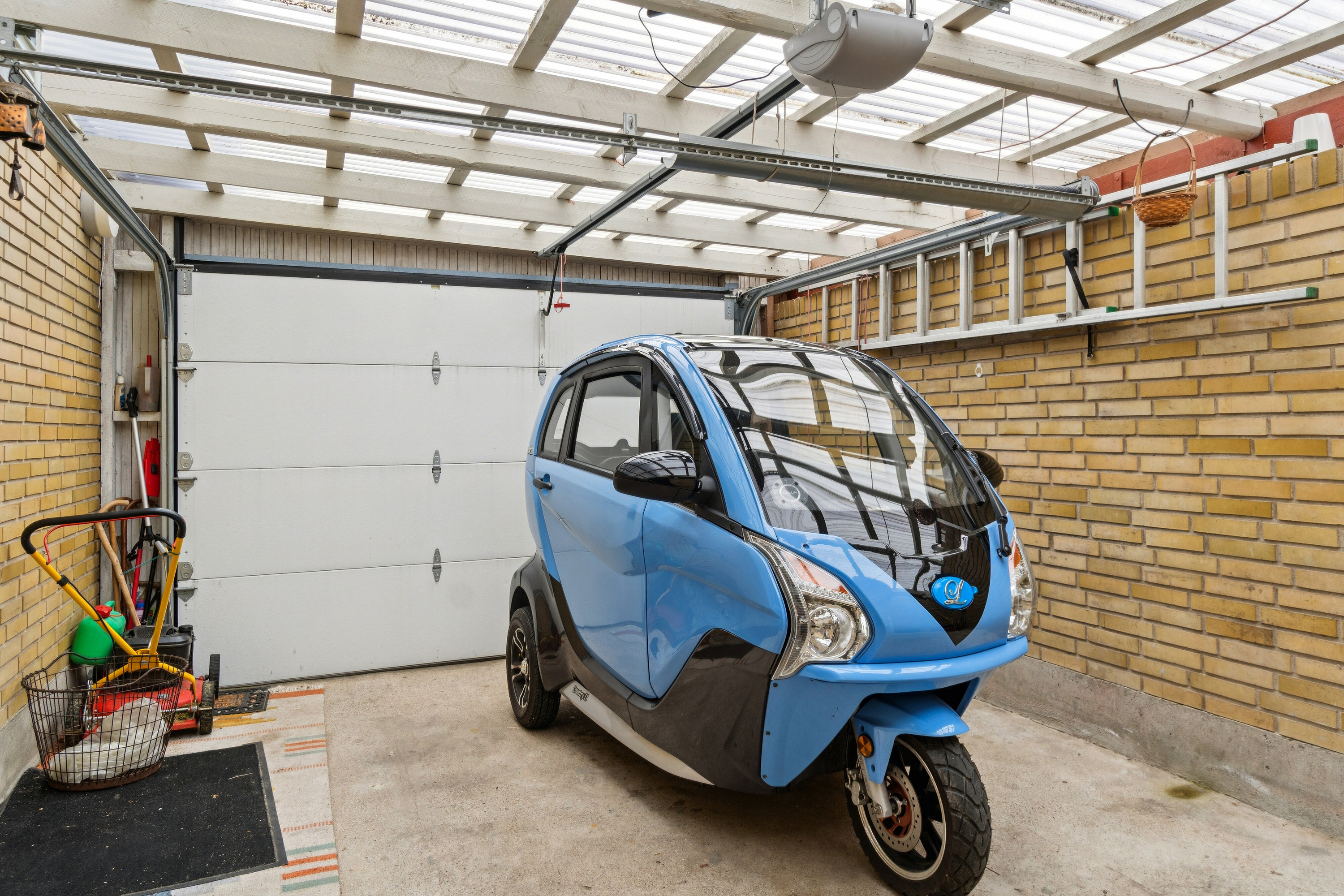 Fremhævet garage billede i fuldskærmstilstand. Billede af Rødkælkevej 11, 4250 Fuglebjerg