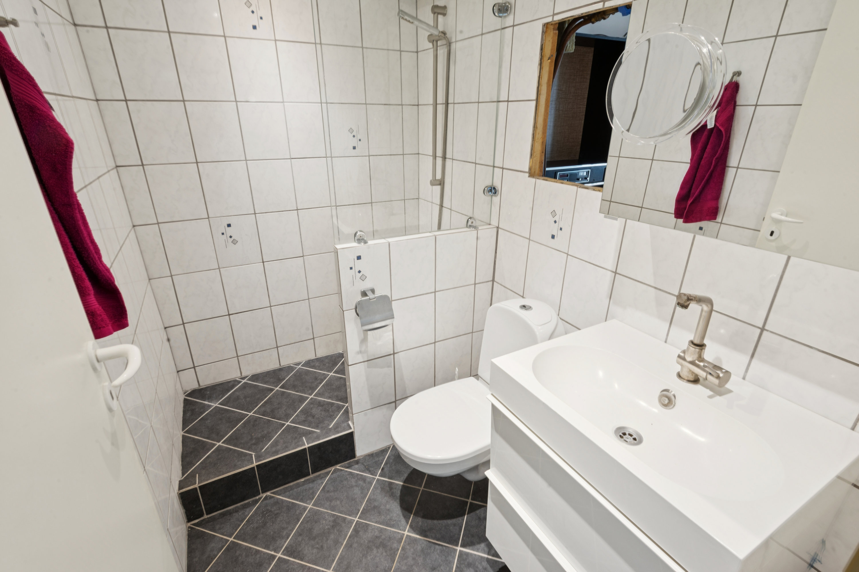 Fremhævet badeværelse billede i fuldskærmstilstand. Billede af Vejledalen 72, st. th., 2635 Ishøj