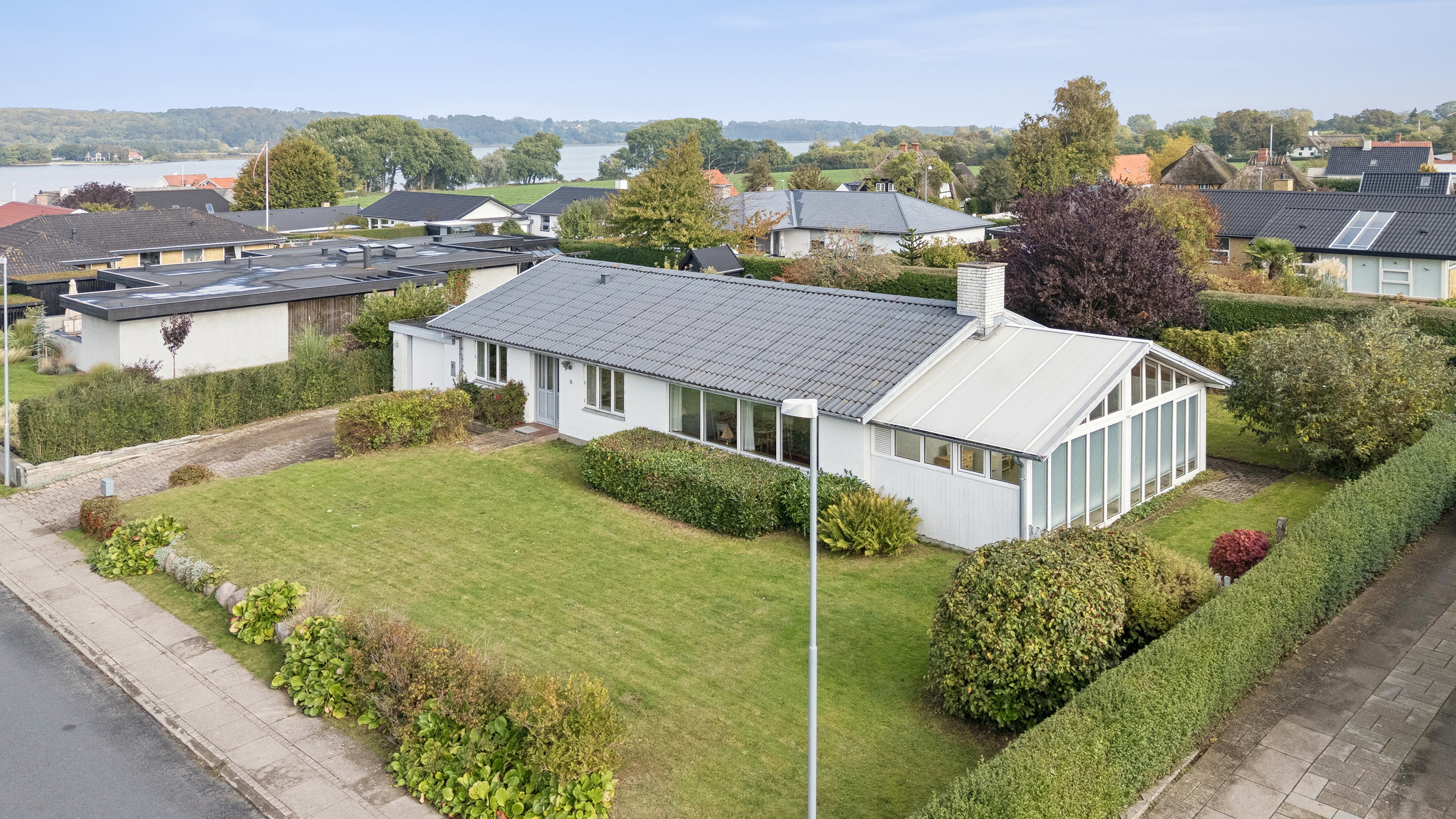 Fremhævet luftfoto billede i fuldskærmstilstand. Billede af Solsortvej 6, Thurø, 5700 Svendborg