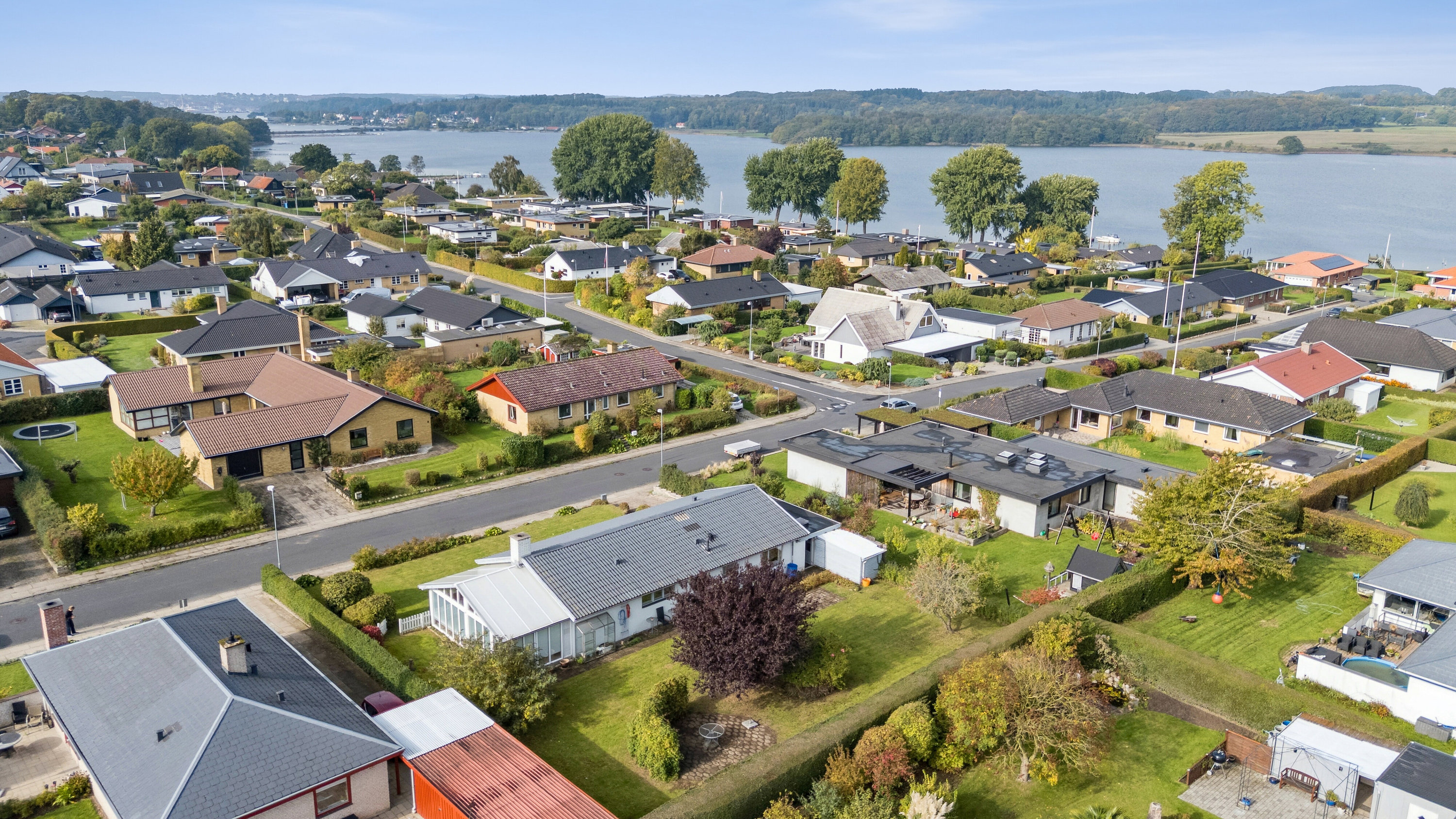 Fremhævet luftfoto billede i fuldskærmstilstand. Billede af Solsortvej 6, Thurø, 5700 Svendborg