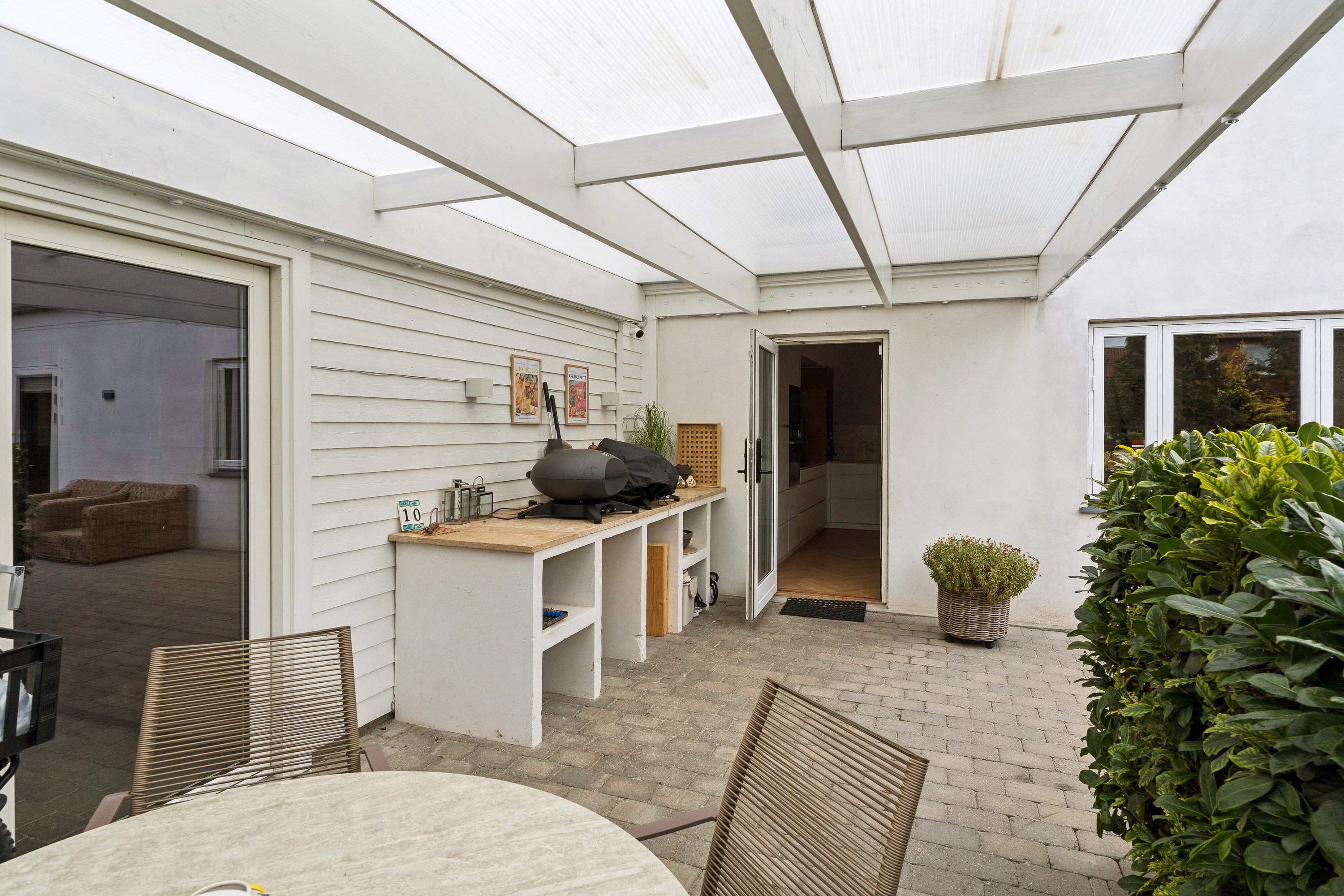 Fremhævet overdækket terrasse billede i fuldskærmstilstand. Billede af Søstrand Alle 10, 2650 Hvidovre