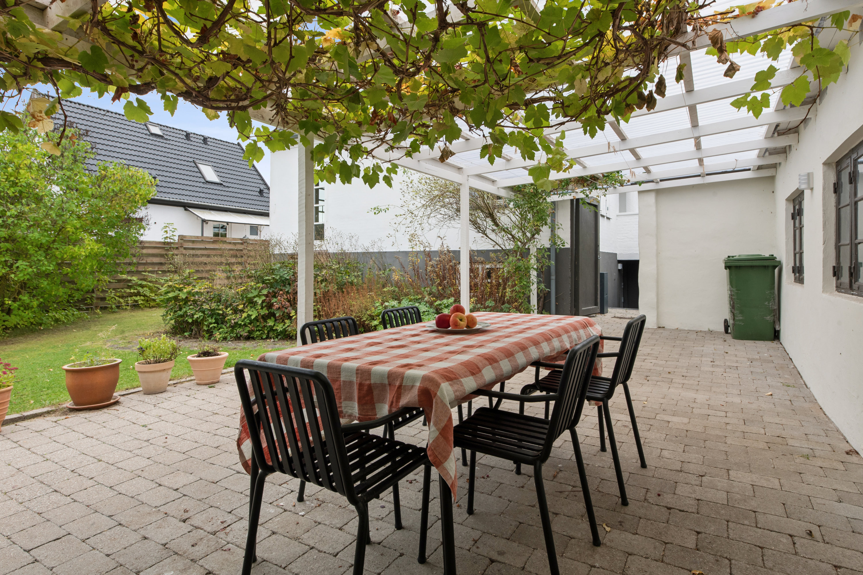 Fremhævet terrasse billede i fuldskærmstilstand. Billede af Haspegårdsvej 13, 2880 Bagsværd