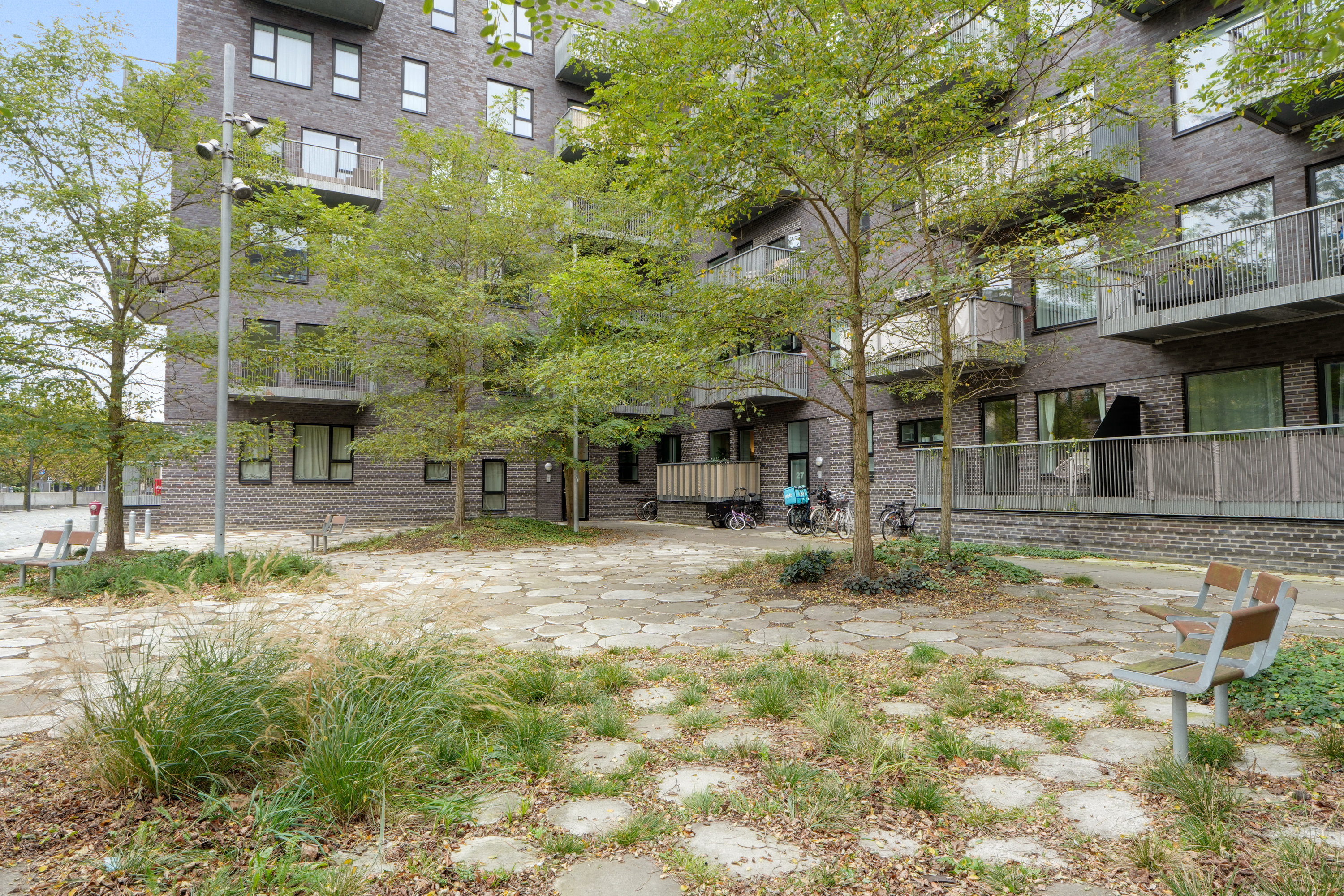 Fremhævet gårdmiljø billede i fuldskærmstilstand. Billede af Robert Jacobsens Vej 25, st. th., 2300 København S